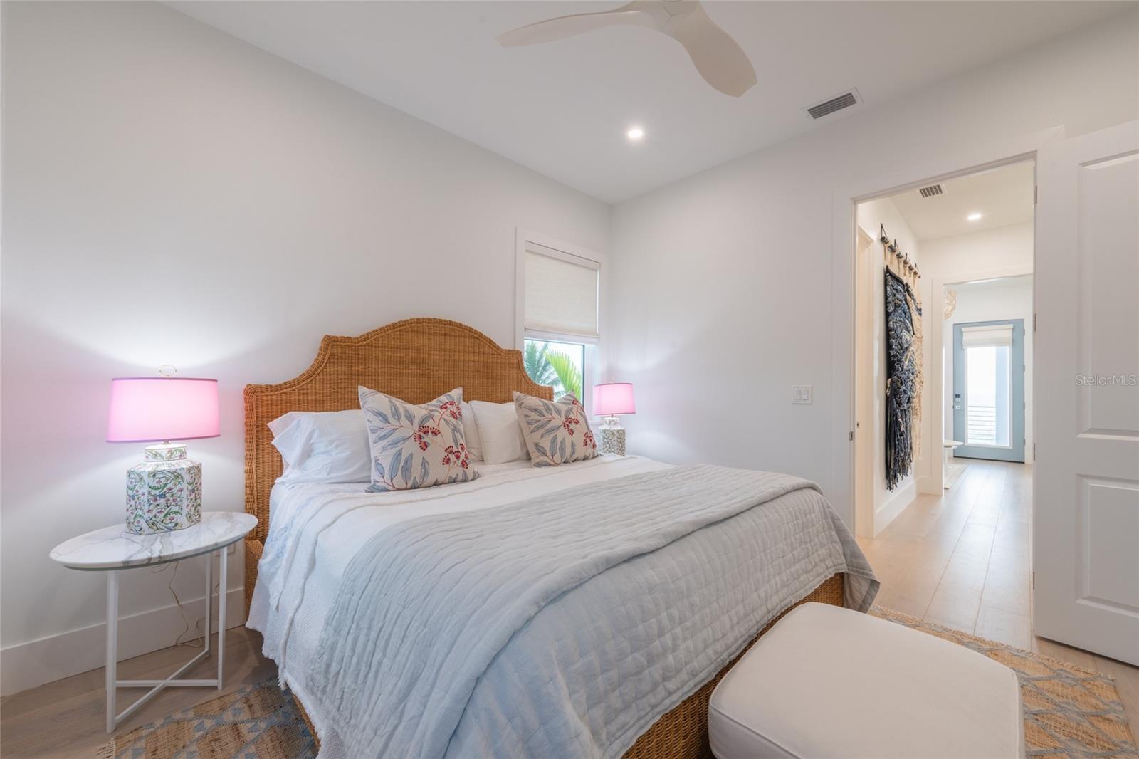 Image 26 of 93 For 321 Casey Key Road