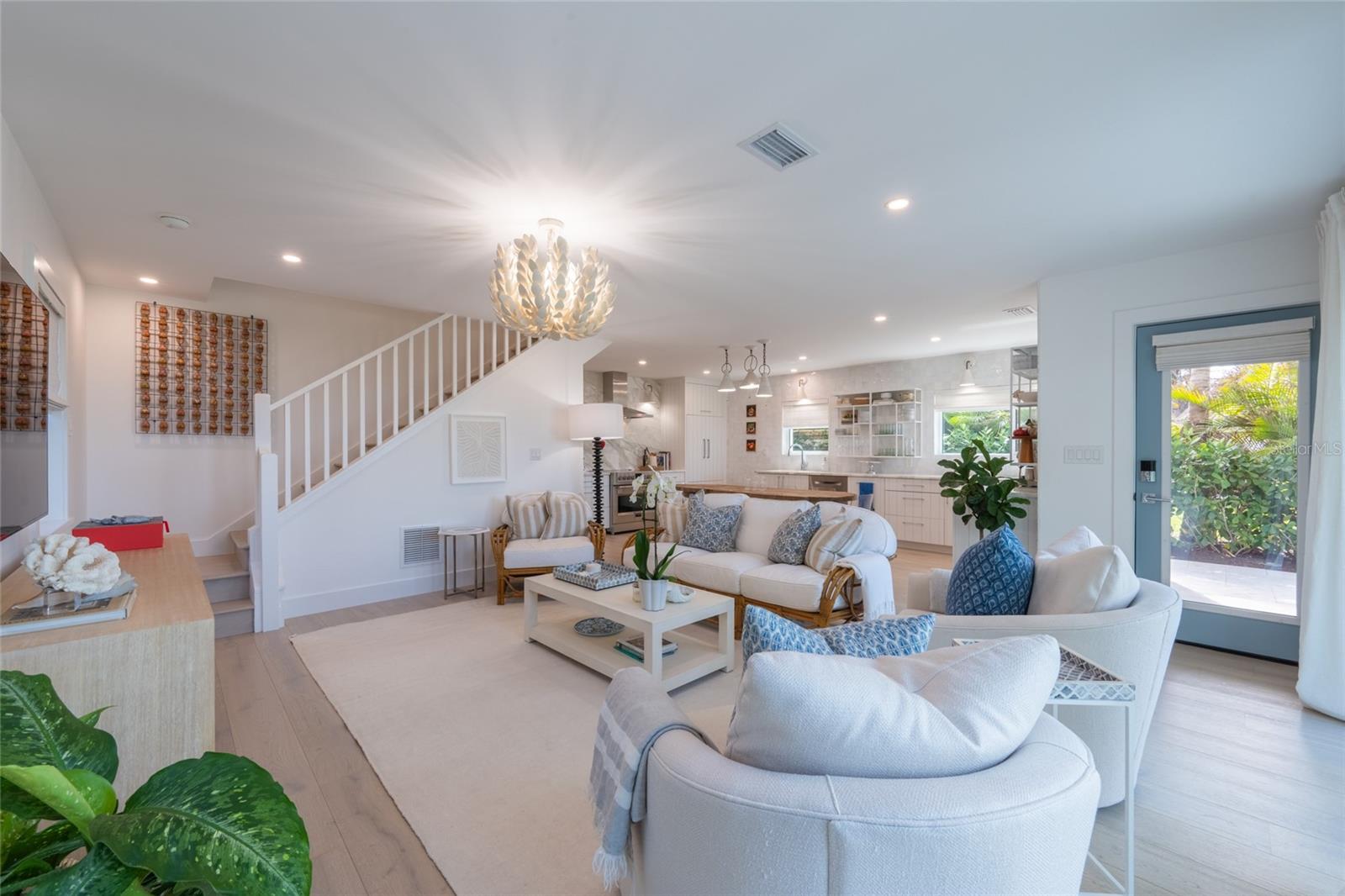 Image 32 of 93 For 321 Casey Key Road