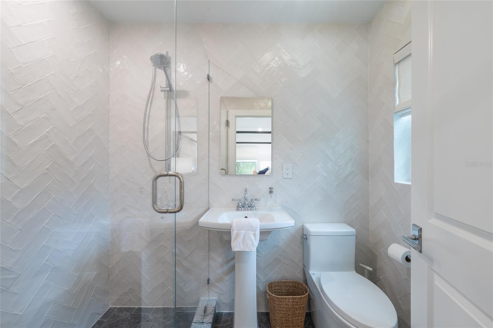 Image 35 of 93 For 321 Casey Key Road