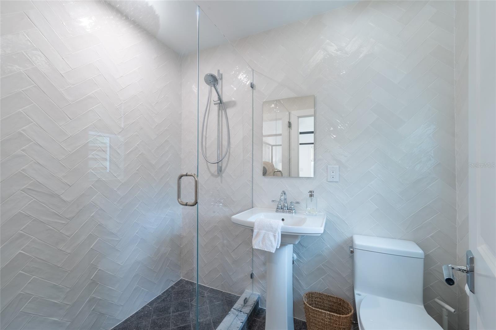 Image 36 of 93 For 321 Casey Key Road