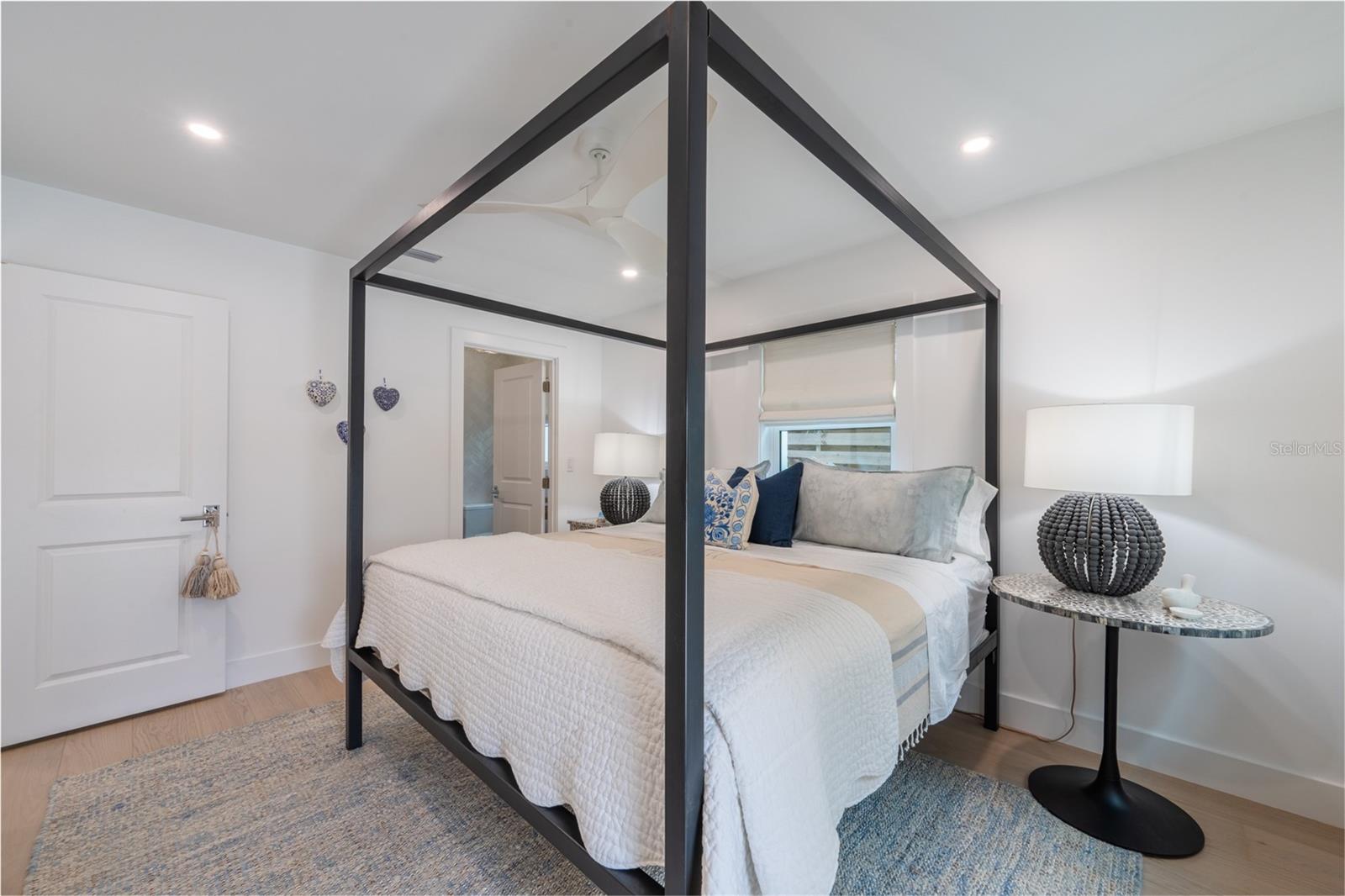 Image 41 of 93 For 321 Casey Key Road