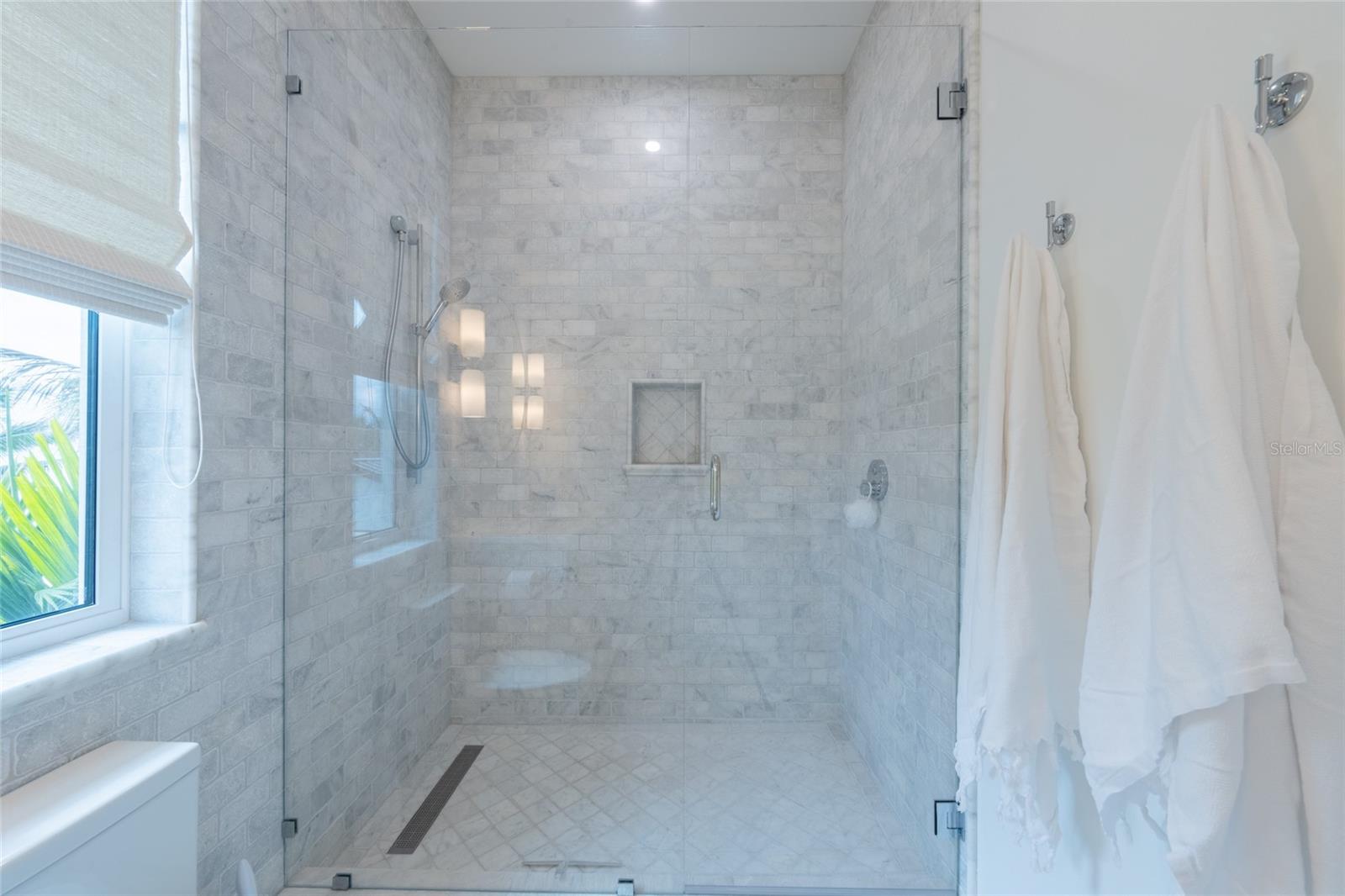 Image 46 of 93 For 321 Casey Key Road