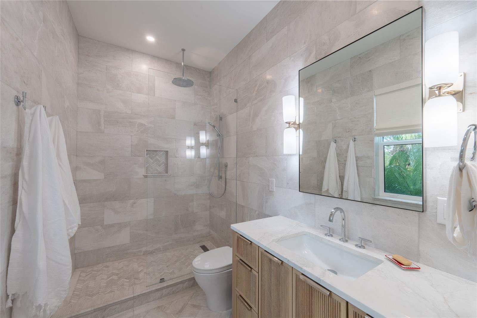 Image 49 of 93 For 321 Casey Key Road