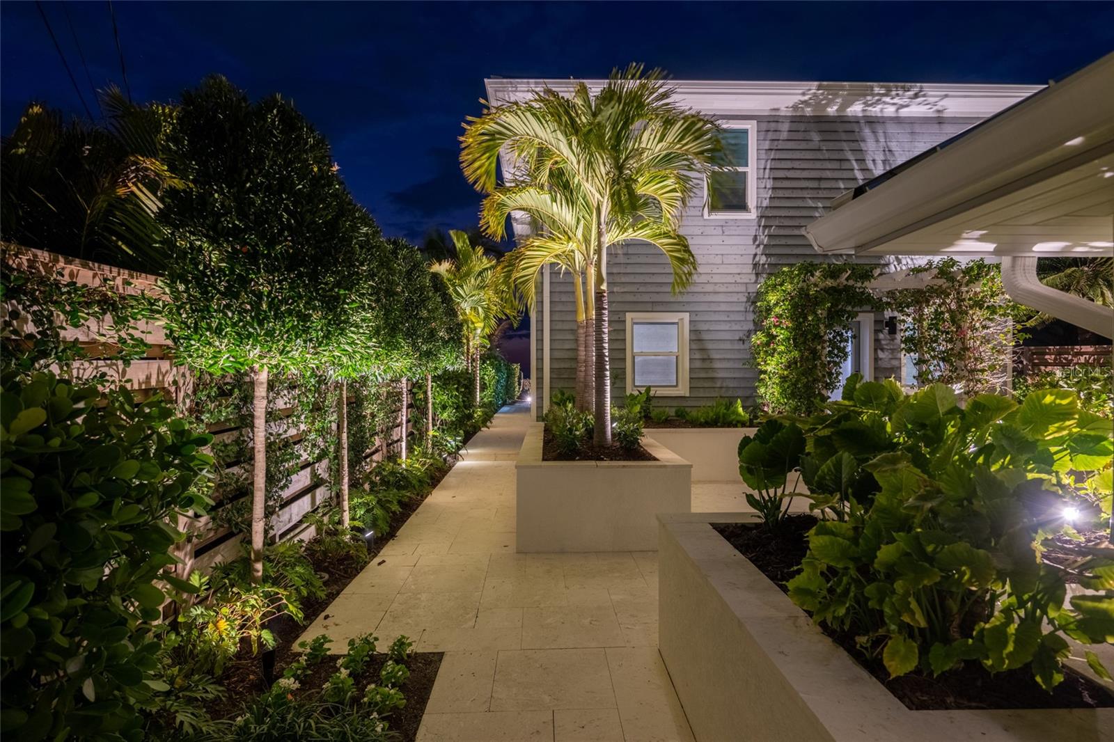 Image 57 of 93 For 321 Casey Key Road