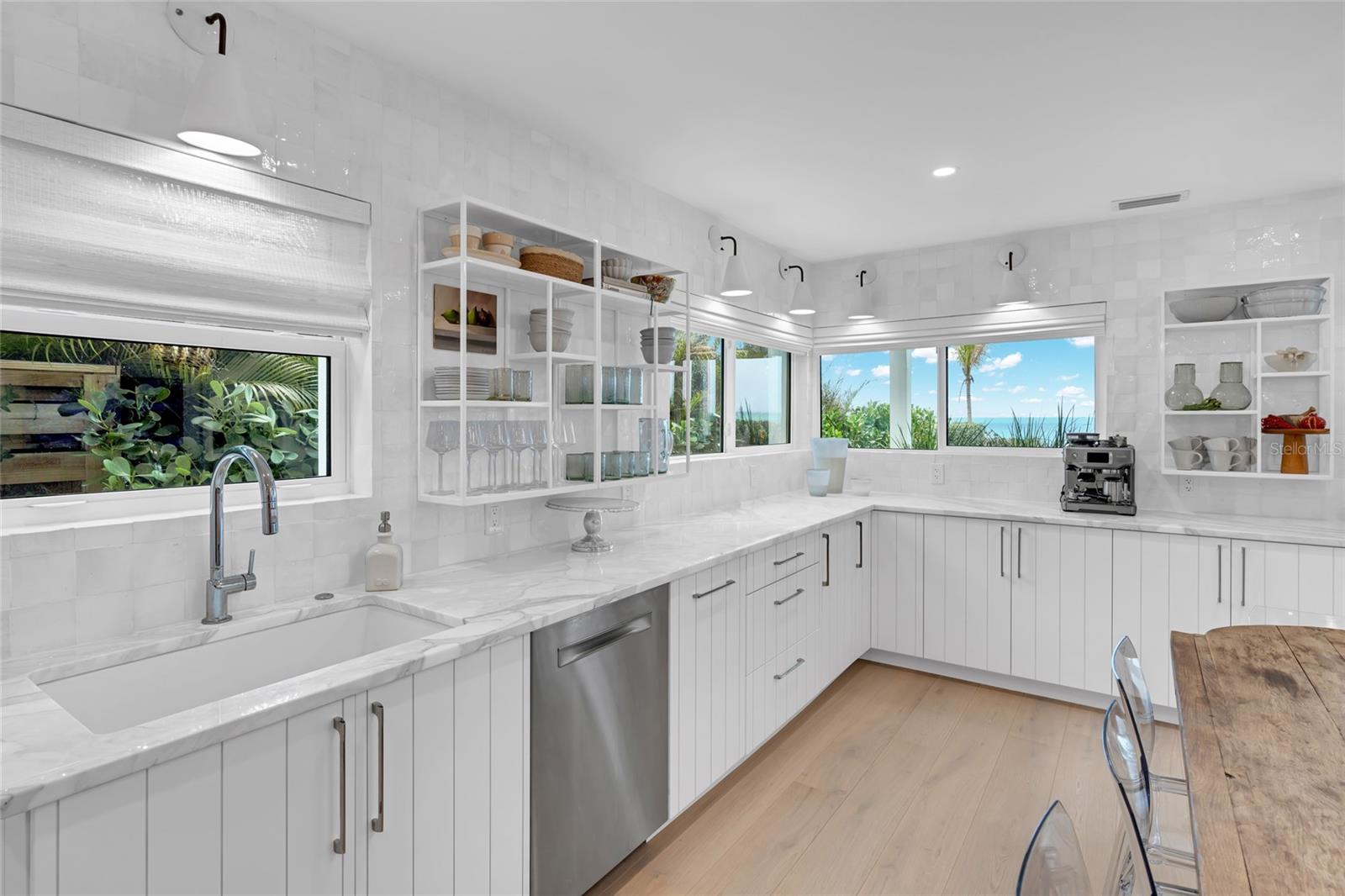 Image 6 of 93 For 321 Casey Key Road