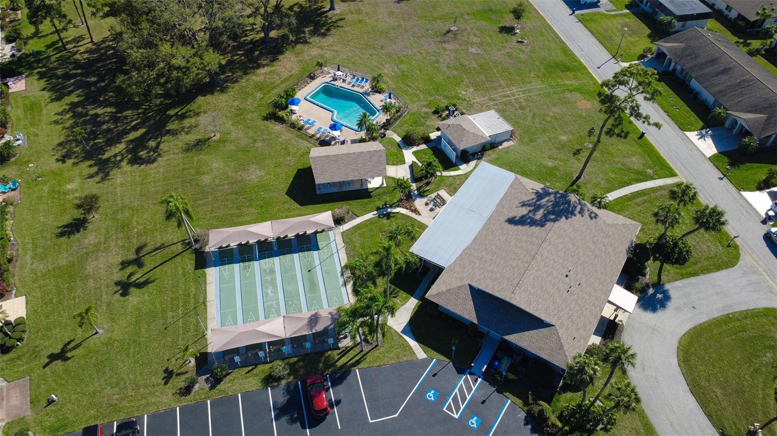 Image 22 of 31 For 1327 Glendale Circle W 218