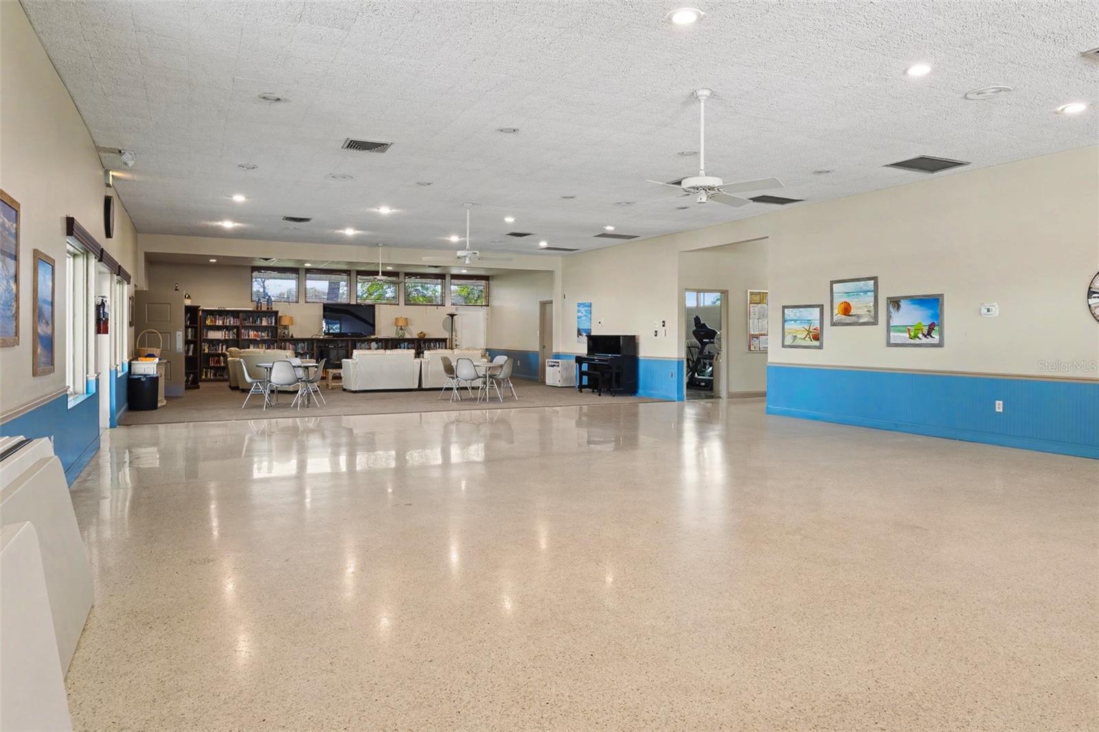 Image 24 of 31 For 1327 Glendale Circle W 218