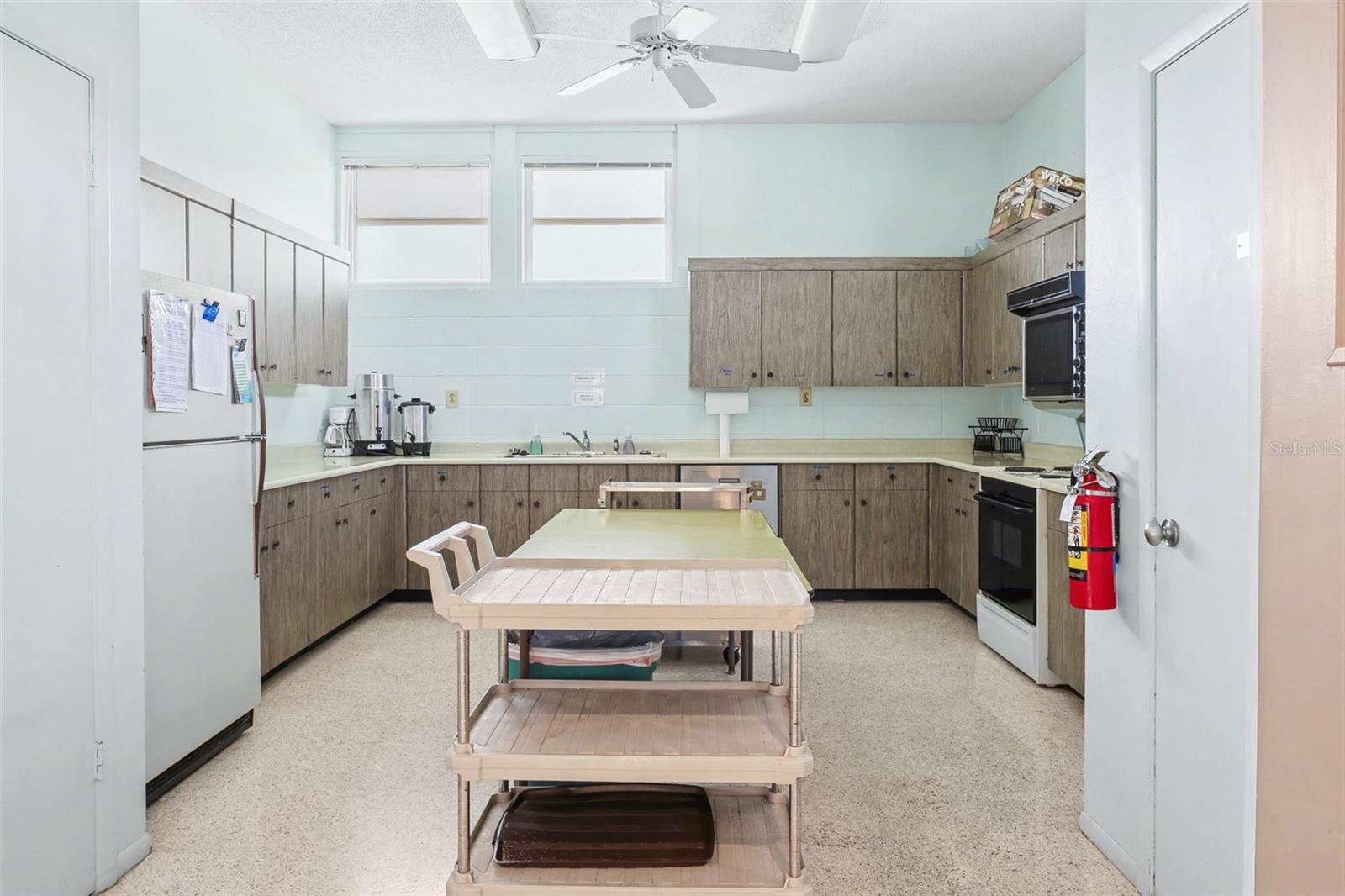 Image 25 of 31 For 1327 Glendale Circle W 218