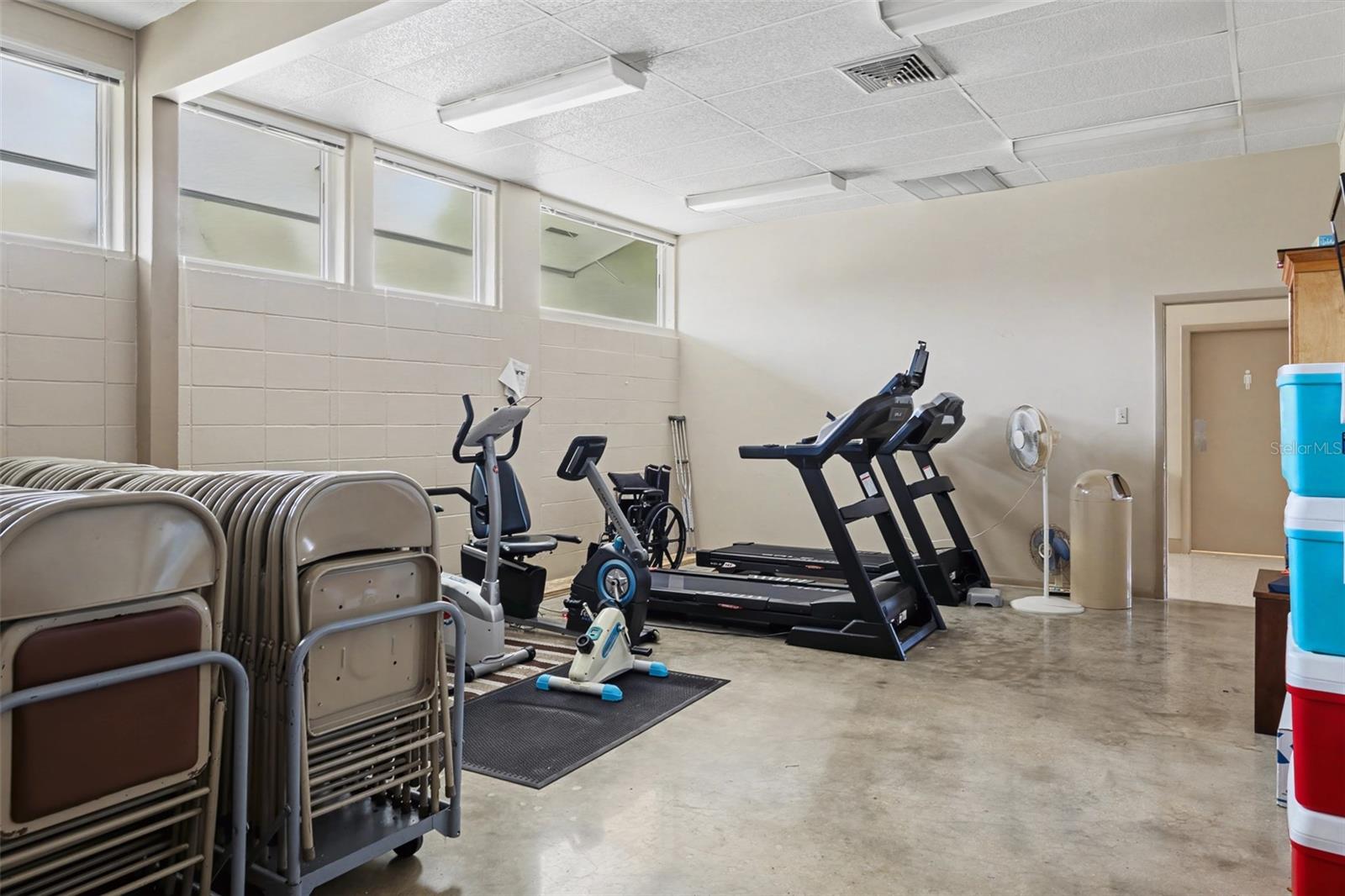 Image 26 of 31 For 1327 Glendale Circle W 218