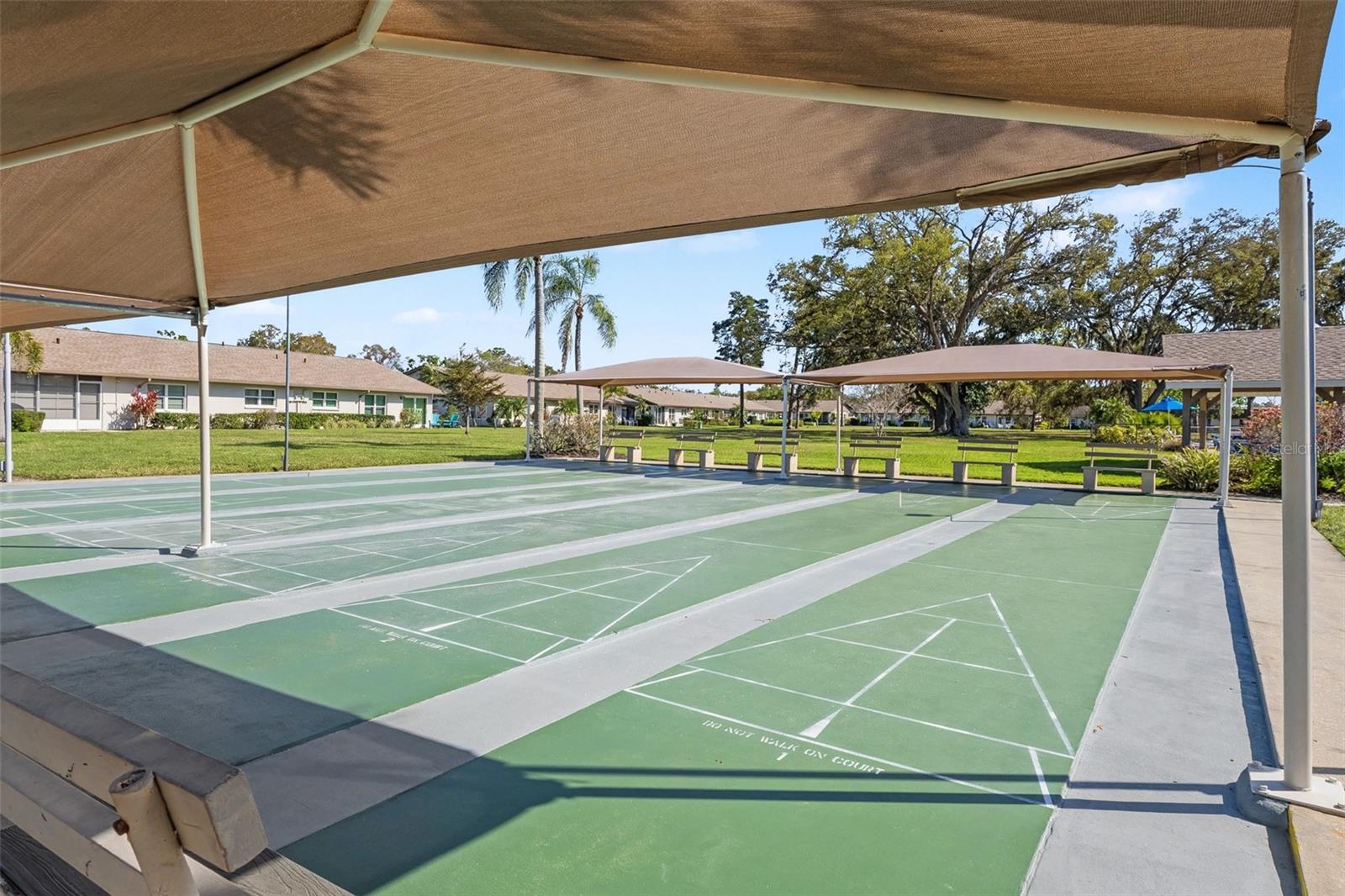 Image 29 of 31 For 1327 Glendale Circle W 218