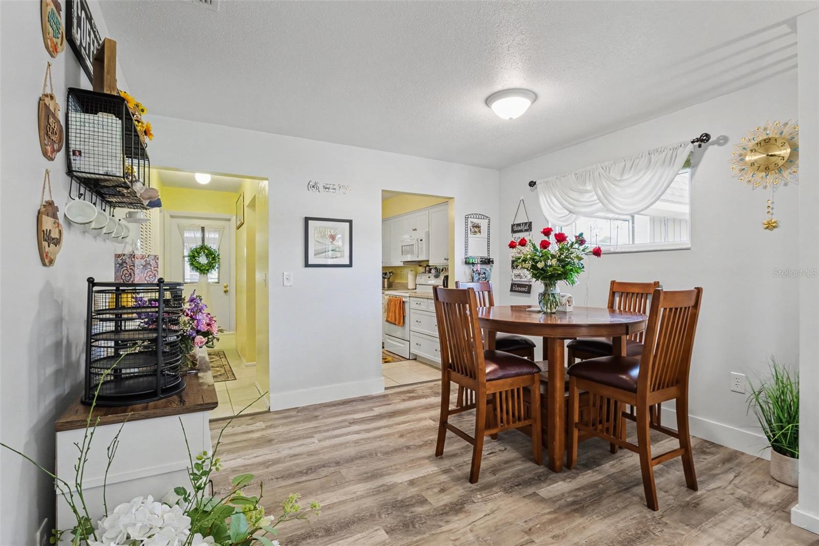 Image 6 of 31 For 1327 Glendale Circle W 218