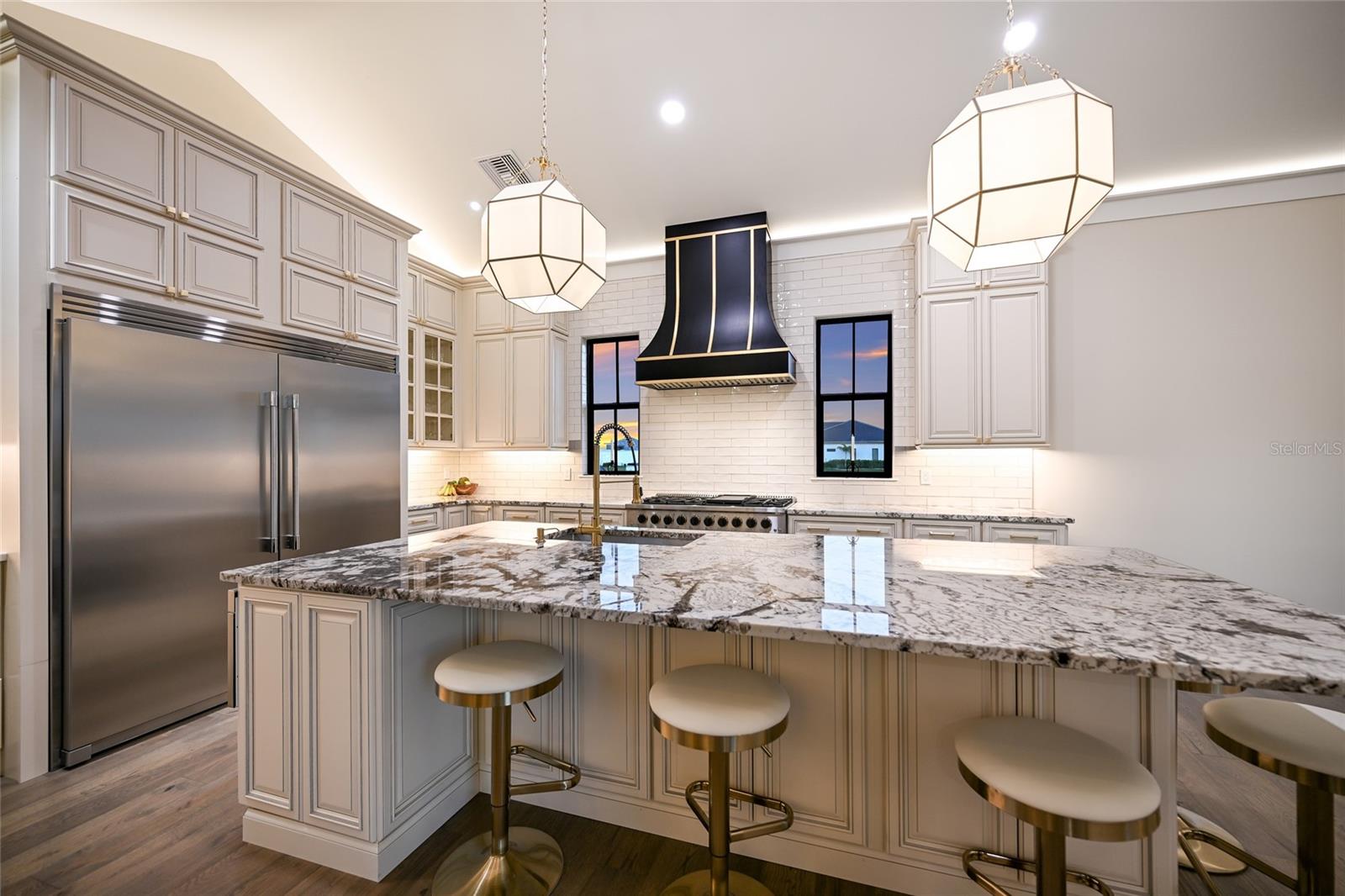 Image 17 of 86 For 1517 4th Street E