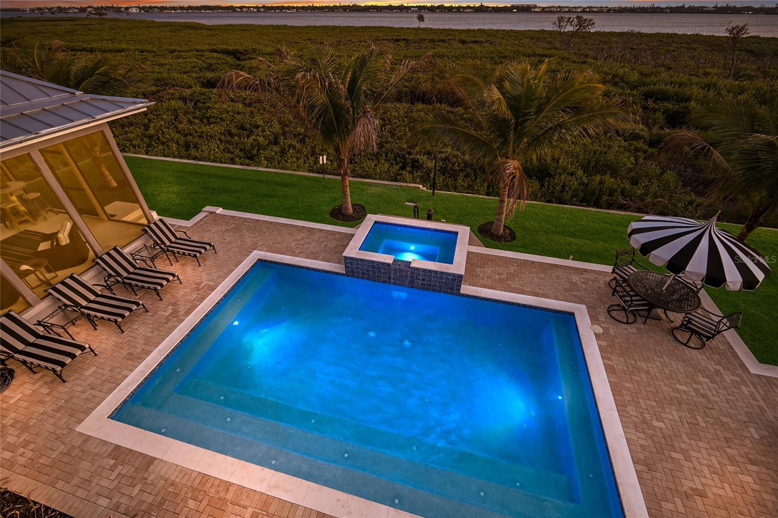 Image 52 of 86 For 1517 4th Street E