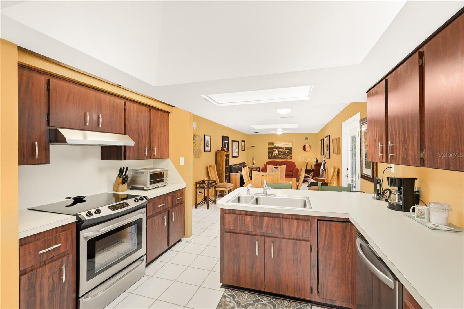 Image 12 of 53 For 906 Tropical Drive