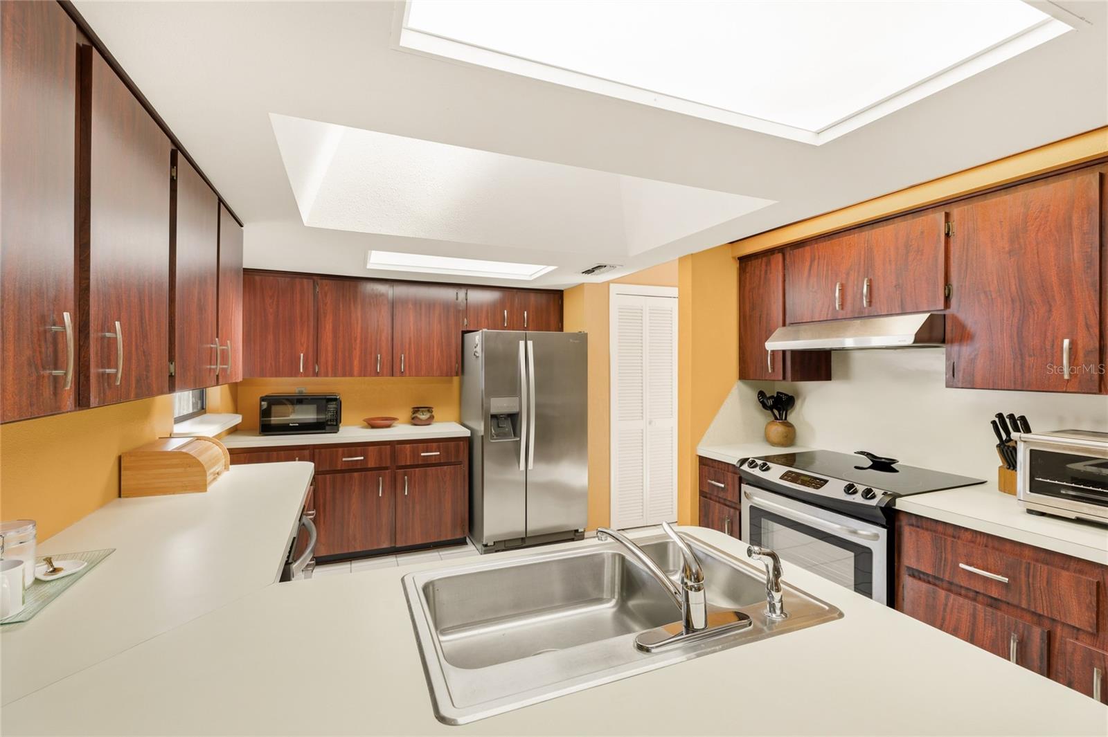 Image 14 of 53 For 906 Tropical Drive