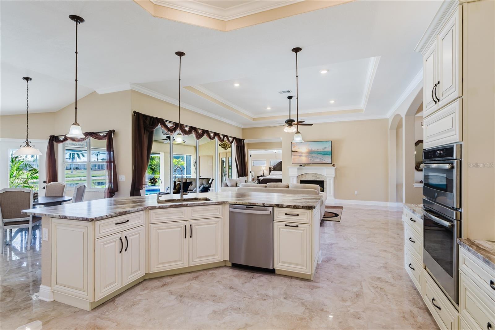 Image 11 of 45 For 1900 Nuremberg Boulevard