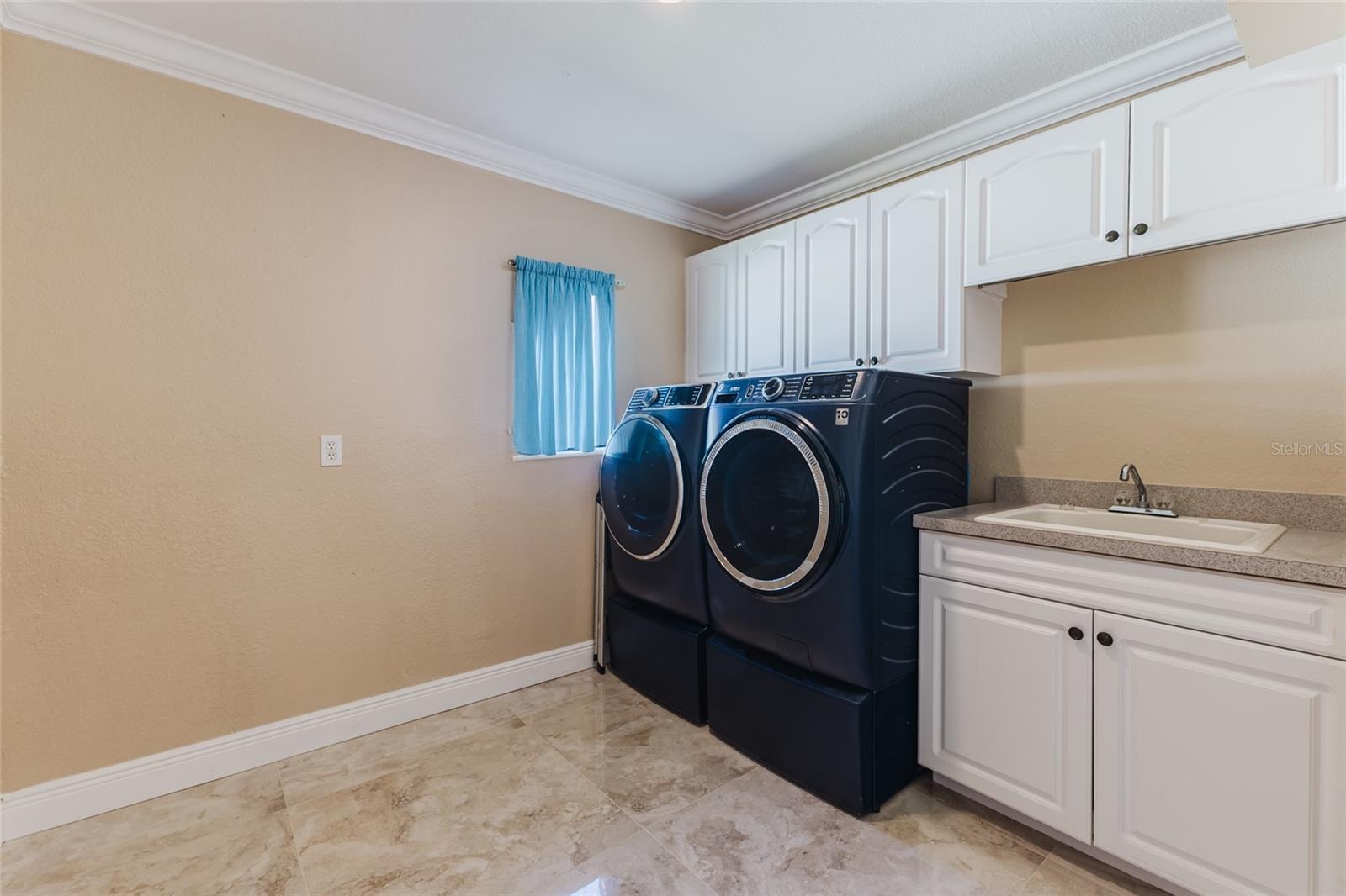 Image 44 of 45 For 1900 Nuremberg Boulevard