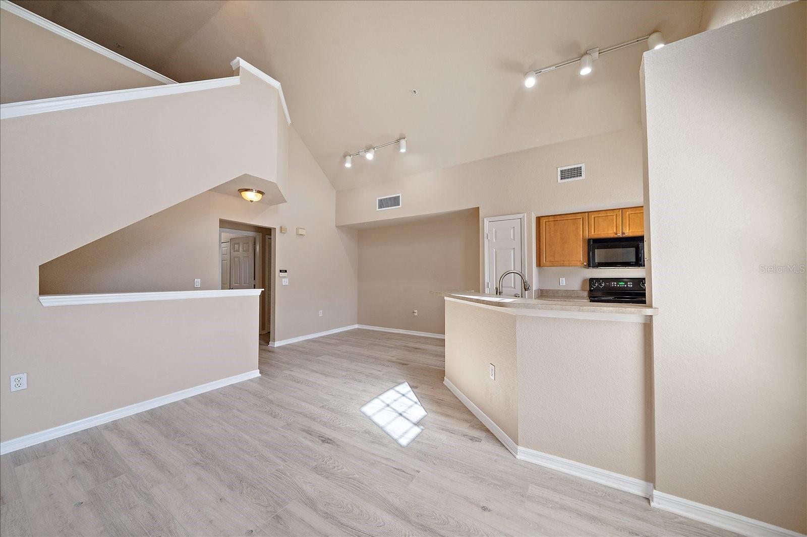 Image 10 of 47 For 5540 Rosehill Road 201