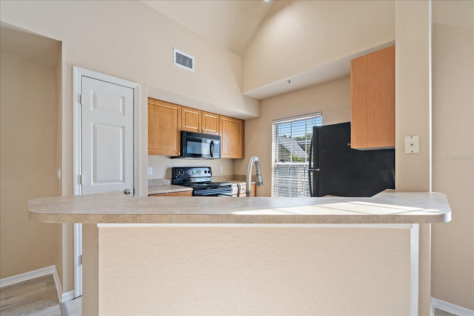 Image 11 of 47 For 5540 Rosehill Road 201