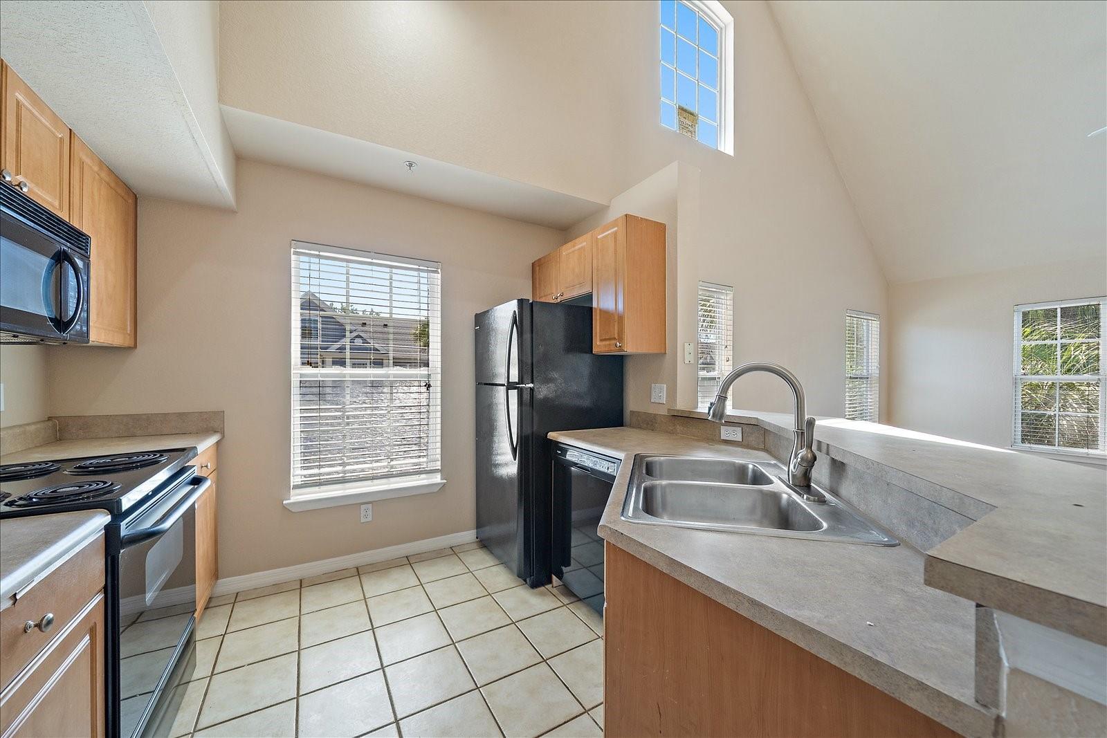 Image 13 of 47 For 5540 Rosehill Road 201