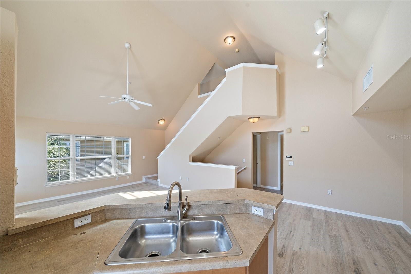 Image 17 of 47 For 5540 Rosehill Road 201