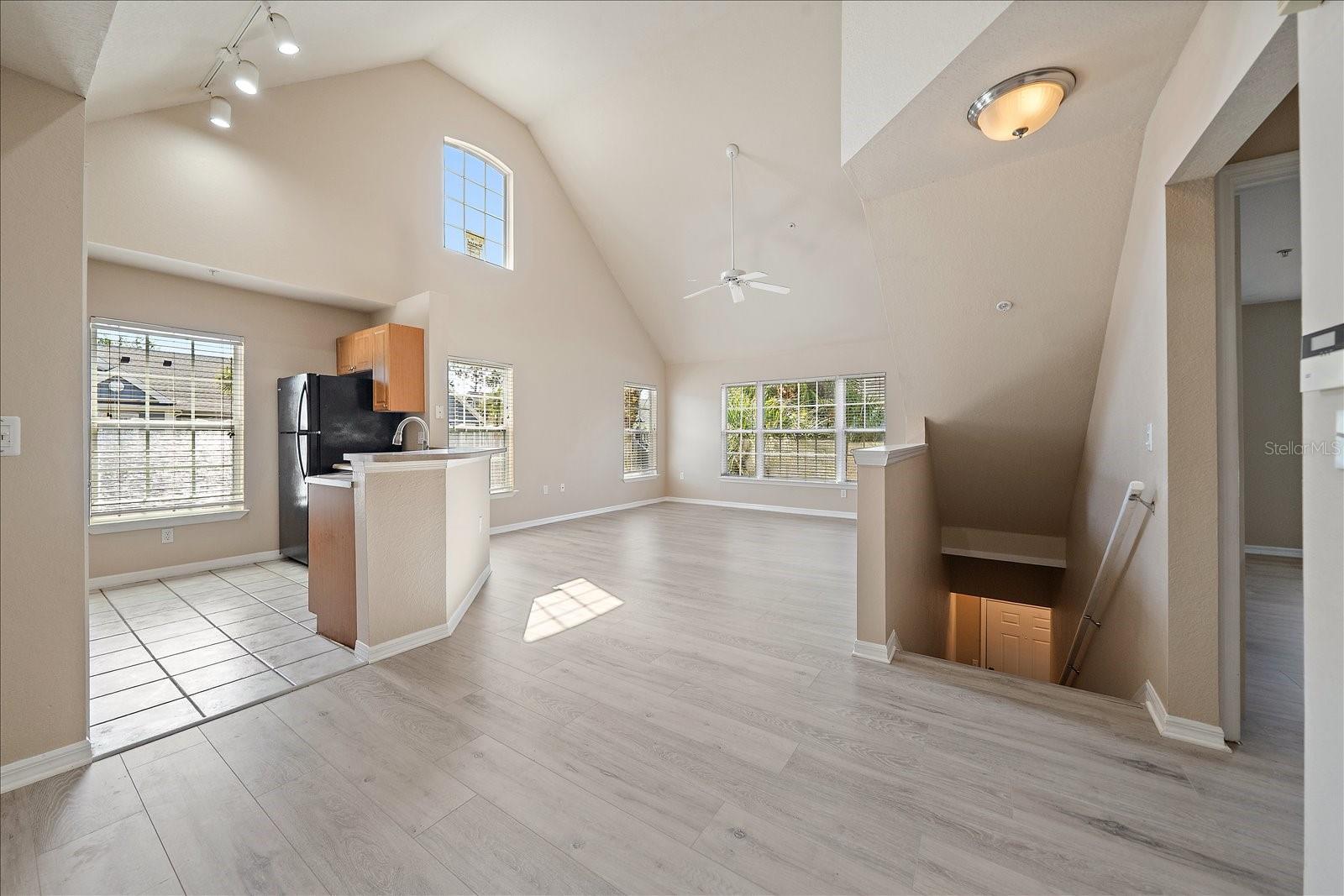 Image 18 of 47 For 5540 Rosehill Road 201