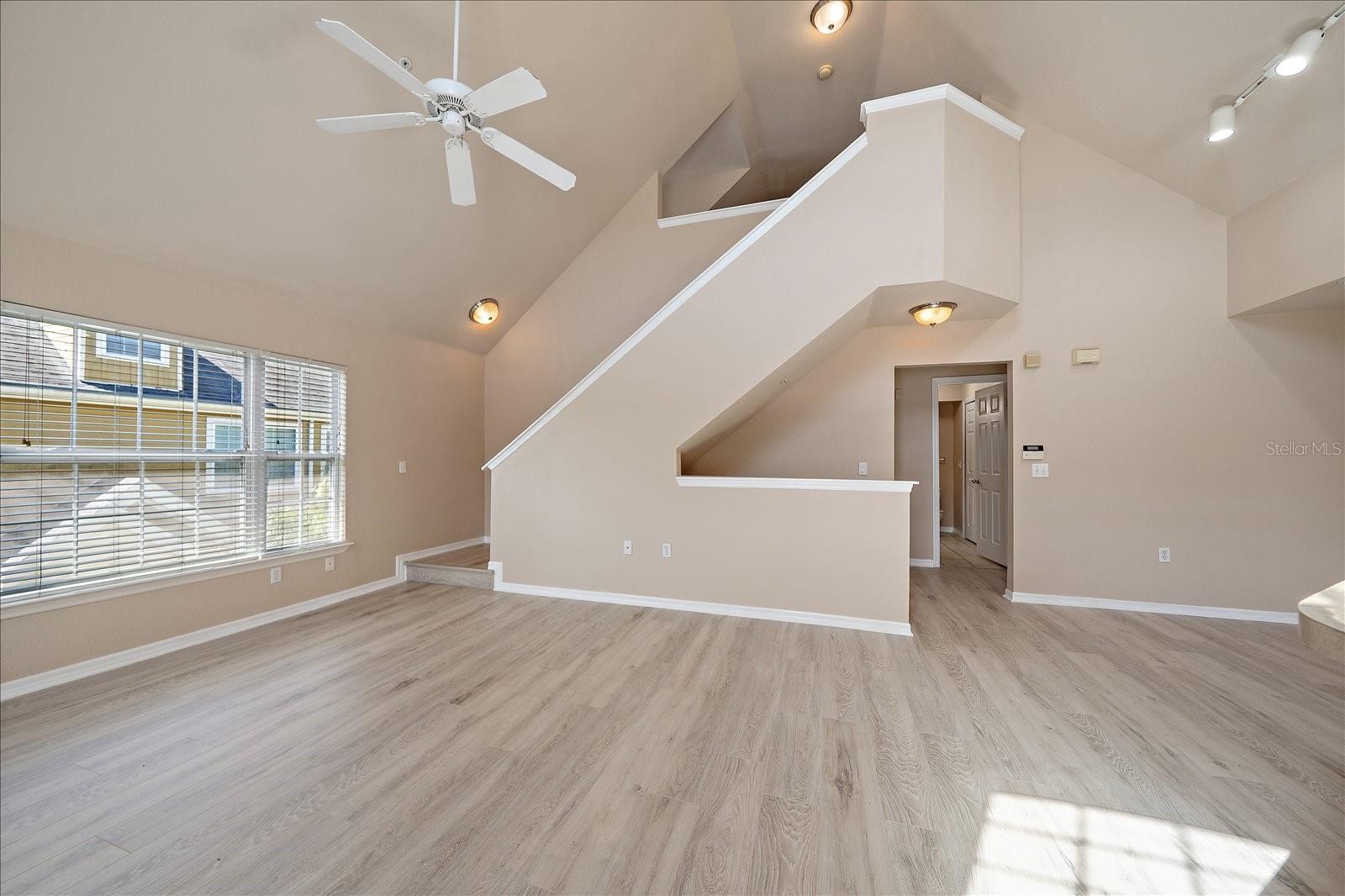 Image 20 of 47 For 5540 Rosehill Road 201