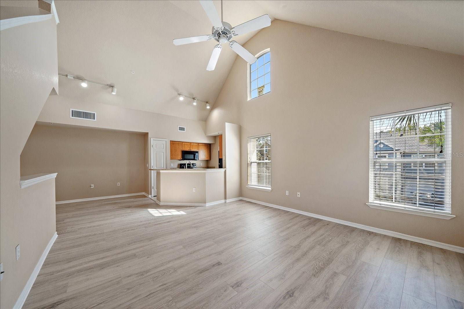 Image 21 of 47 For 5540 Rosehill Road 201