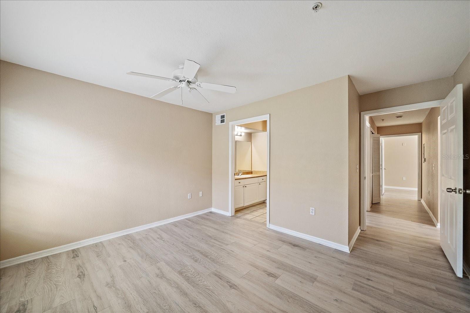 Image 23 of 47 For 5540 Rosehill Road 201