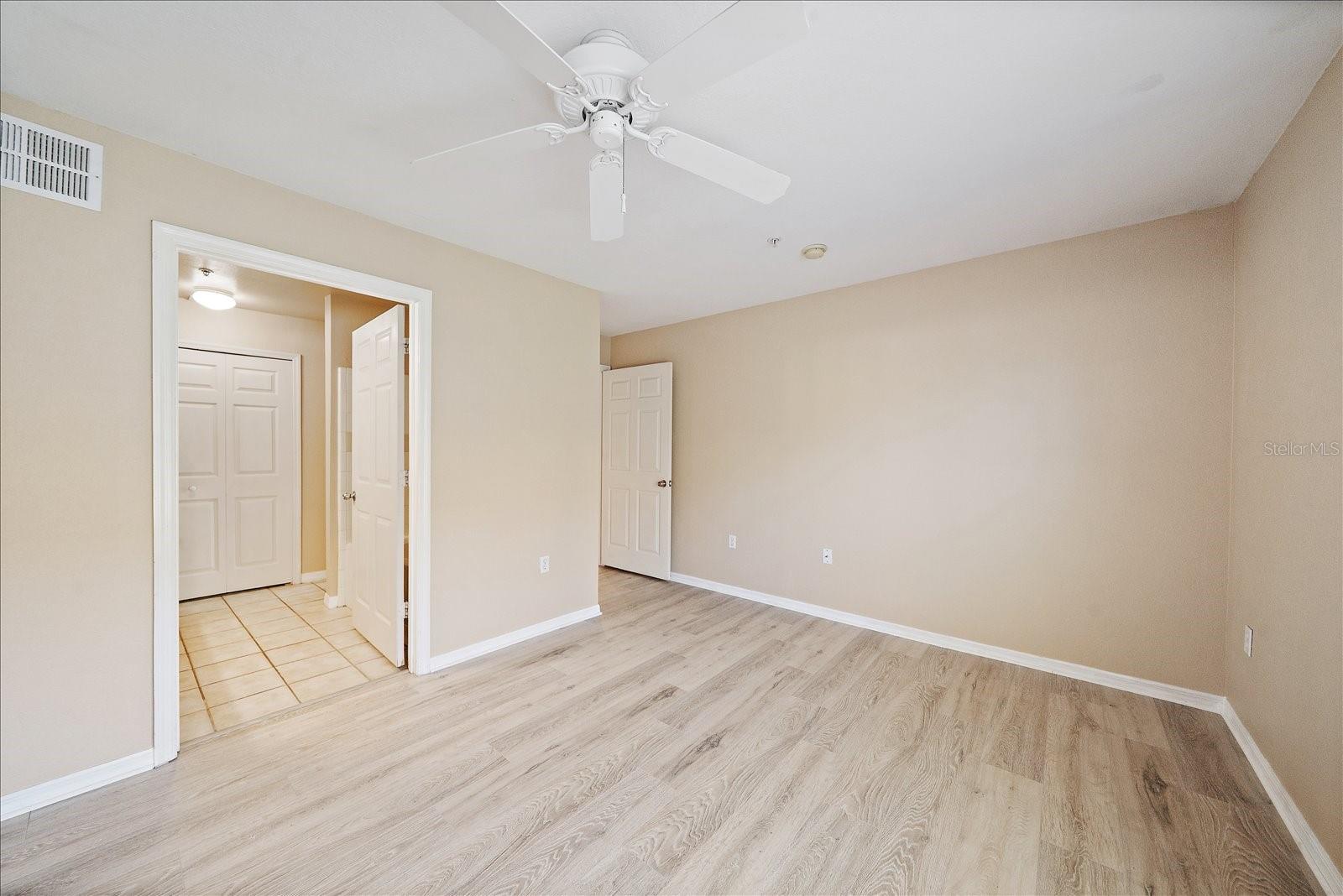 Image 24 of 47 For 5540 Rosehill Road 201