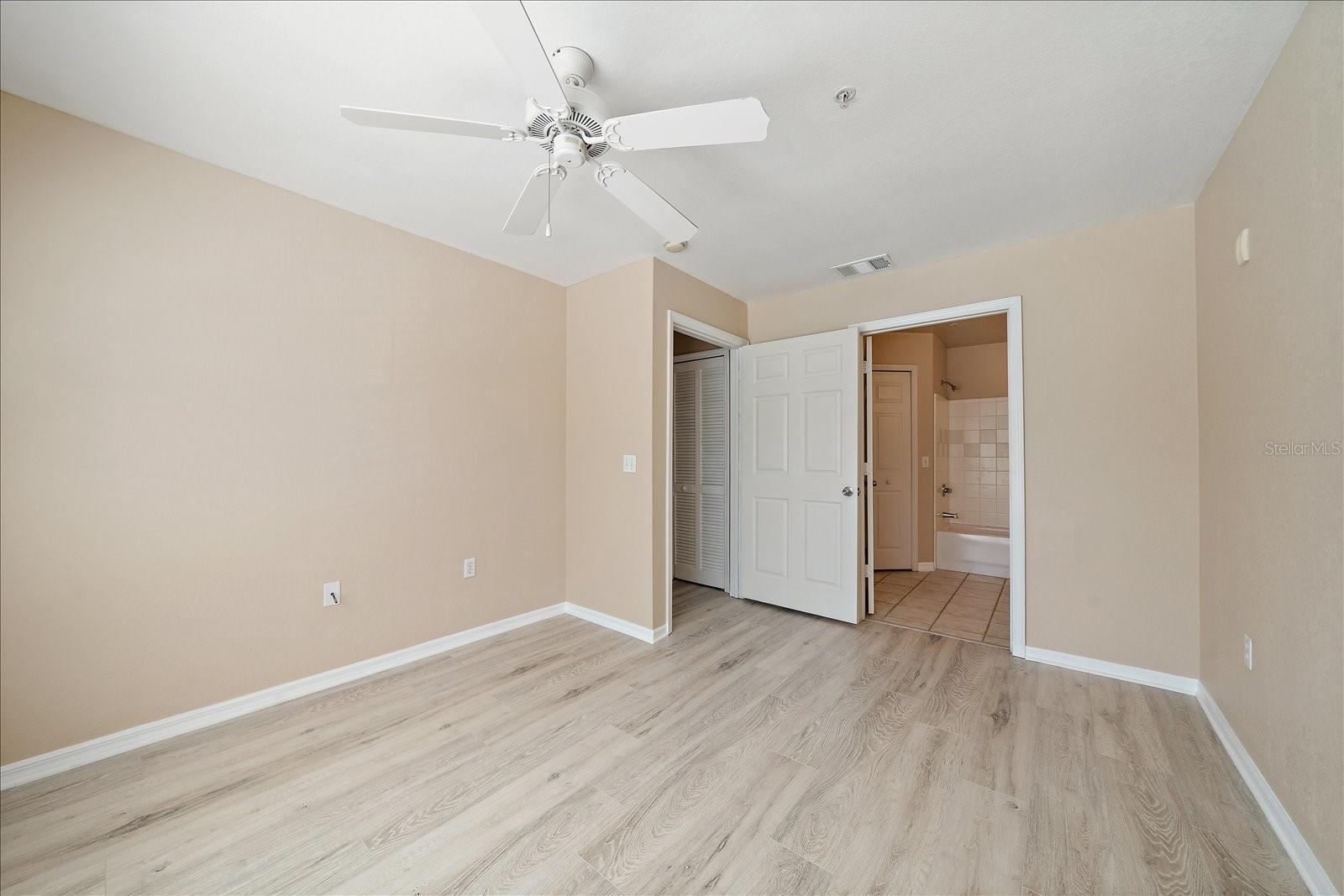 Image 31 of 47 For 5540 Rosehill Road 201