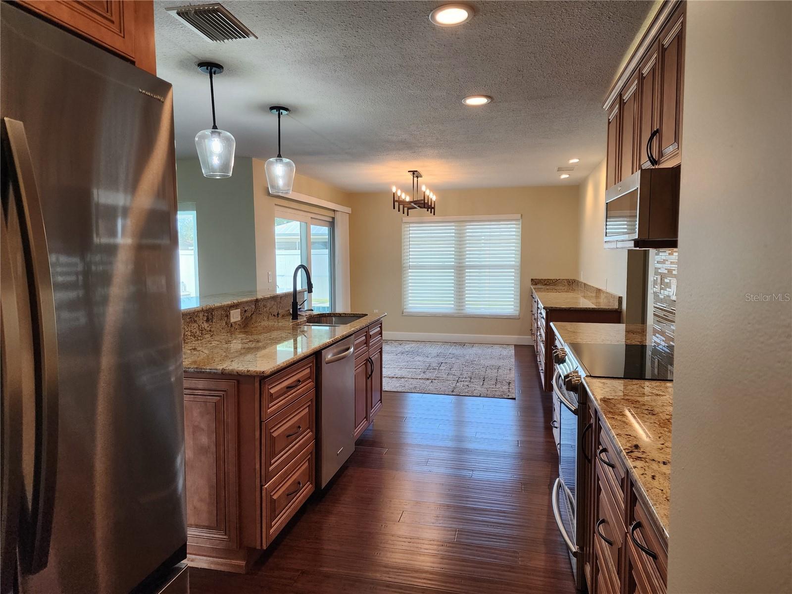 Image 6 of 13 For 1856 Woodhaven Circle