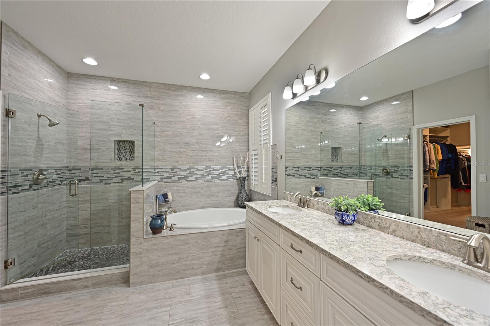 Listing photo id 12 for 4979 60th Avenue Circle E