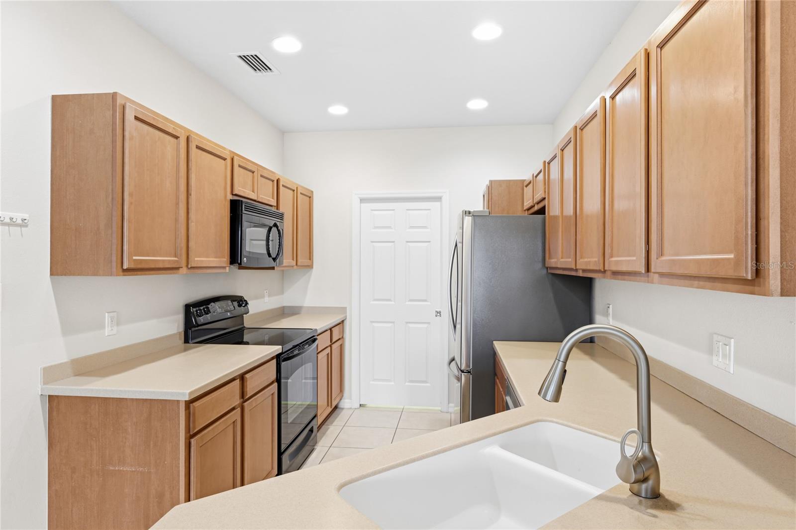 Image 11 of 30 For 3730 82nd Avenue Circle E 104