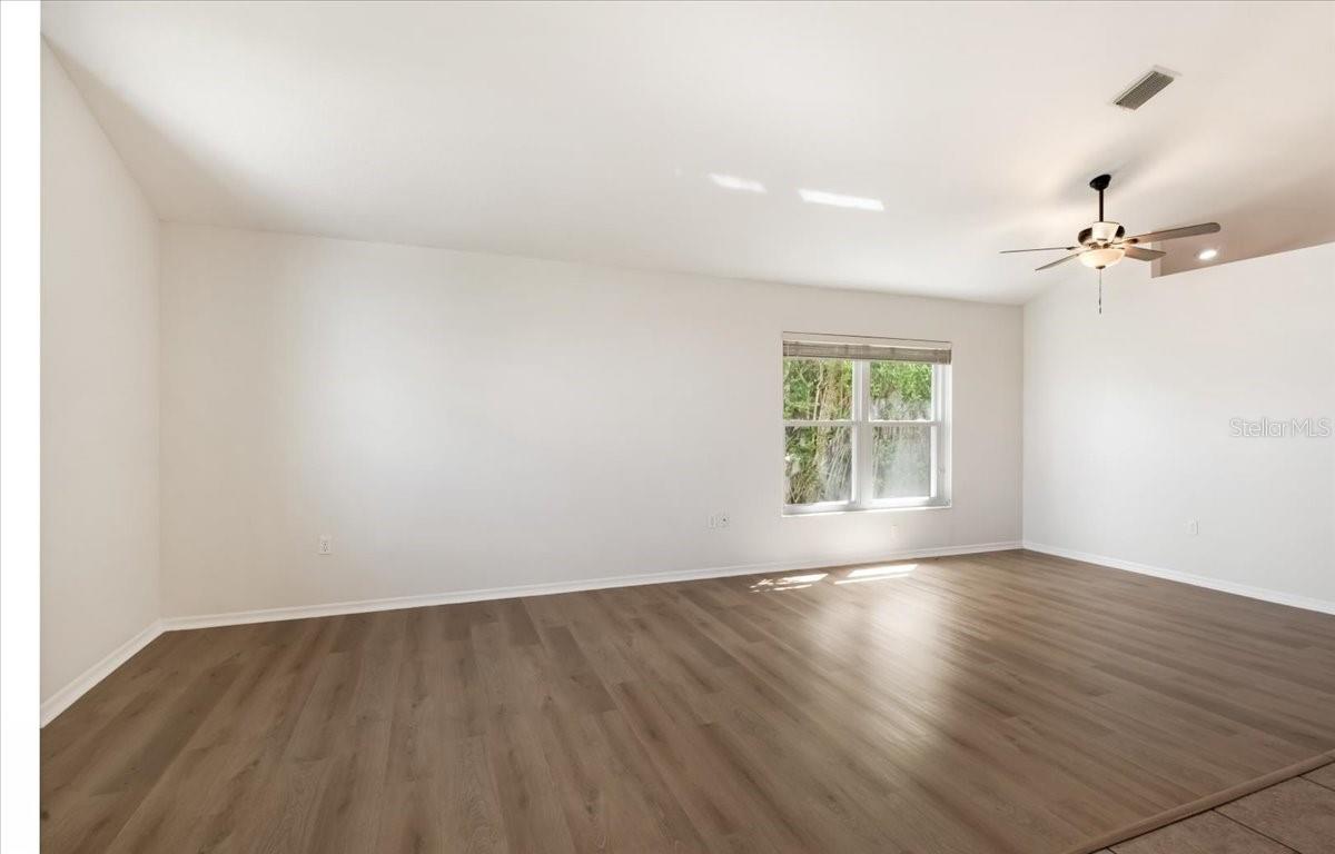 Image 4 of 50 For 6801 Superior Street Circle