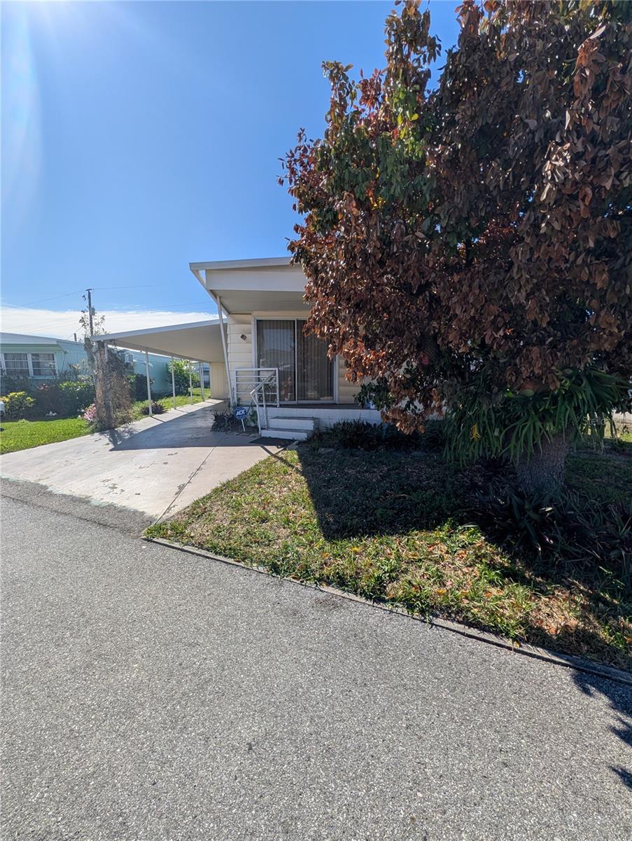 Image 2 of 11 For 408 51st Avenue Drive W