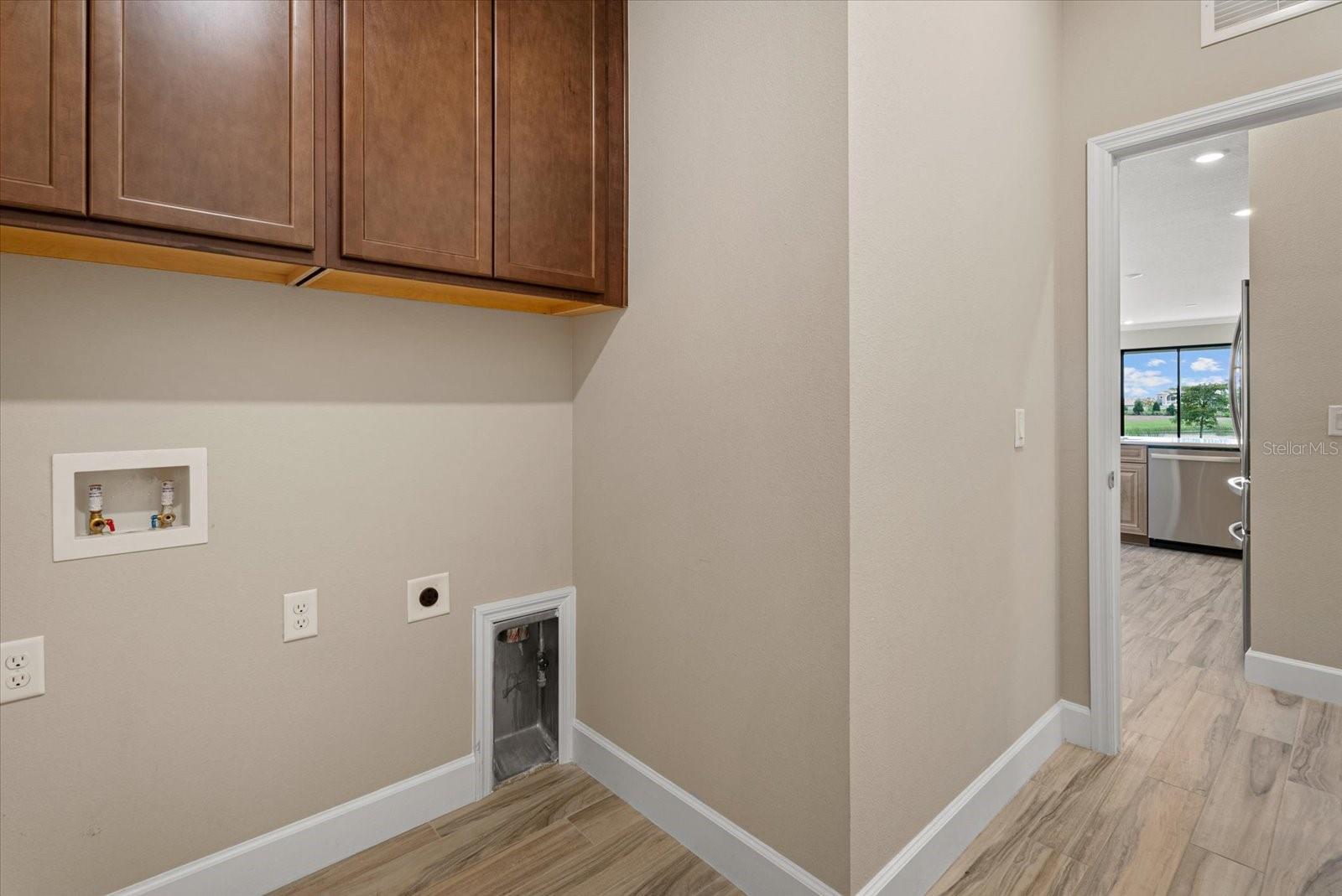 Image 23 of 40 For 4255 Pond Brook Court