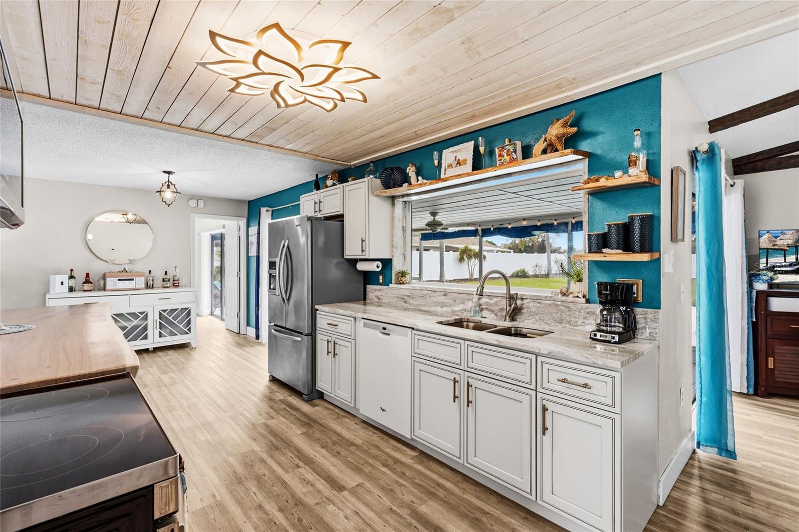 Image 11 of 40 For 7320 Meadowbrook Drive