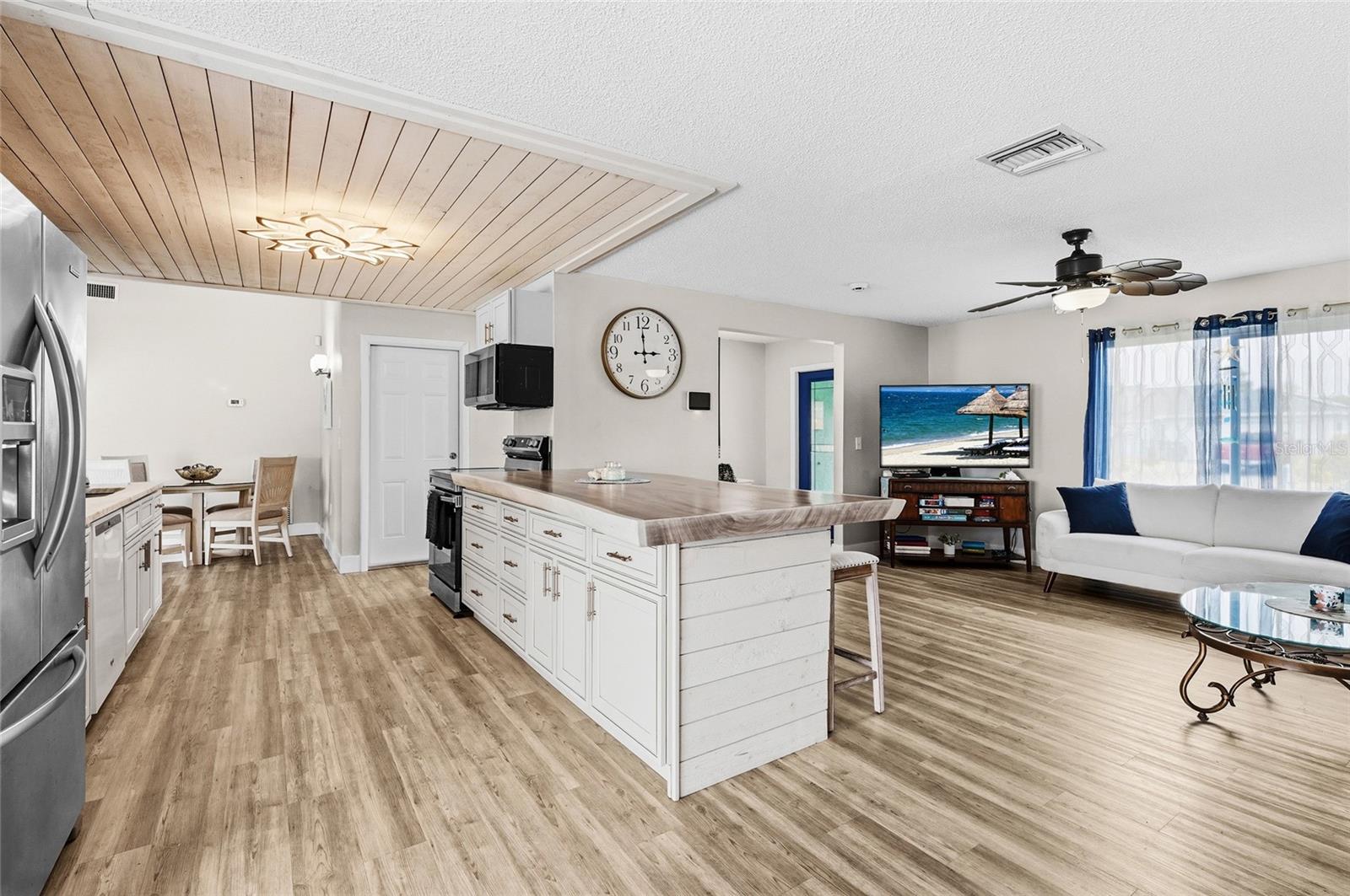 Image 9 of 40 For 7320 Meadowbrook Drive