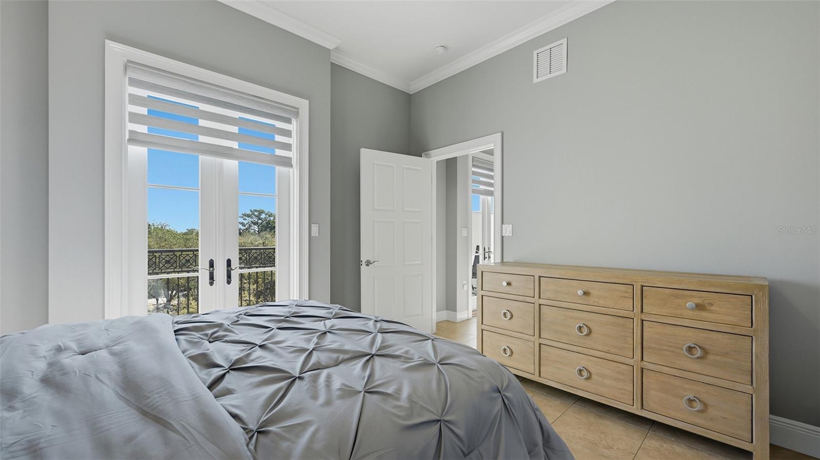 Image 16 of 35 For 445 Orange Avenue 306