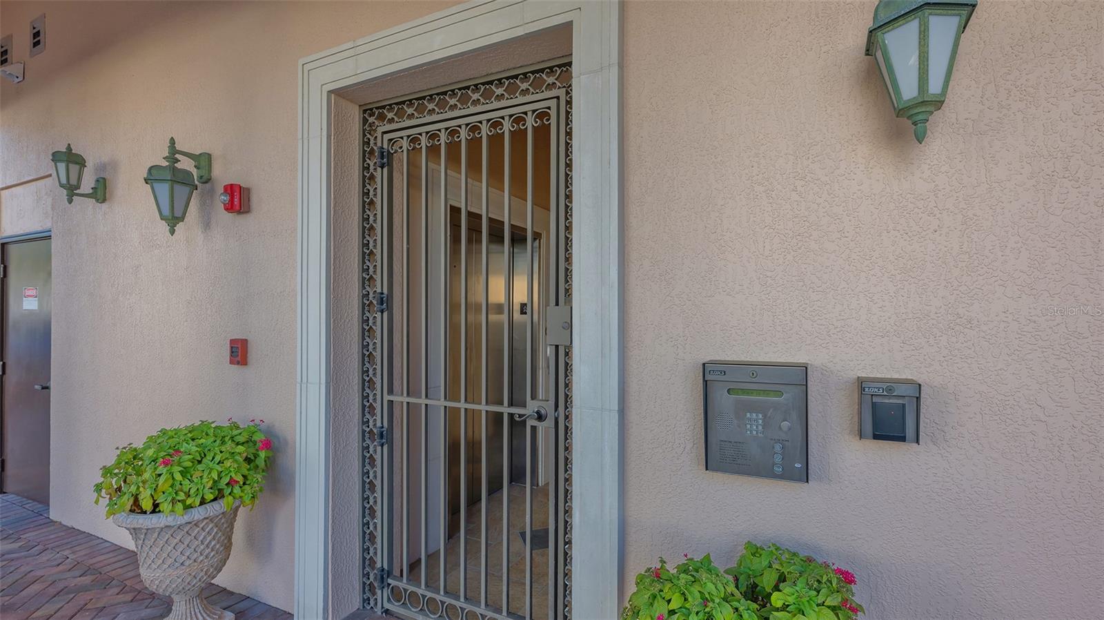 Image 3 of 35 For 445 Orange Avenue 306