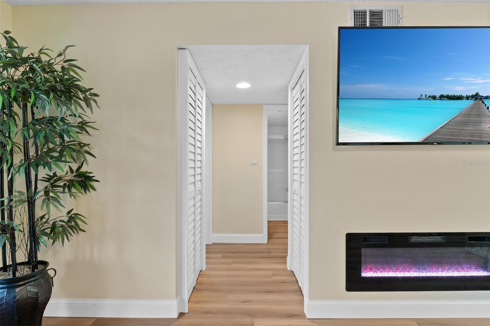 Image 11 of 37 For 19505 Quesada Avenue Vv201