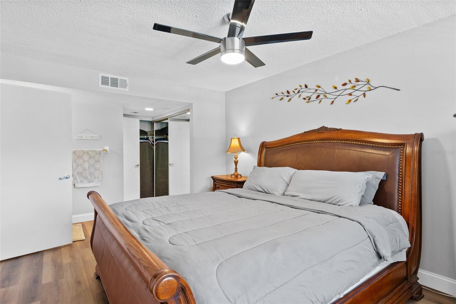 Image 16 of 37 For 19505 Quesada Avenue Vv201