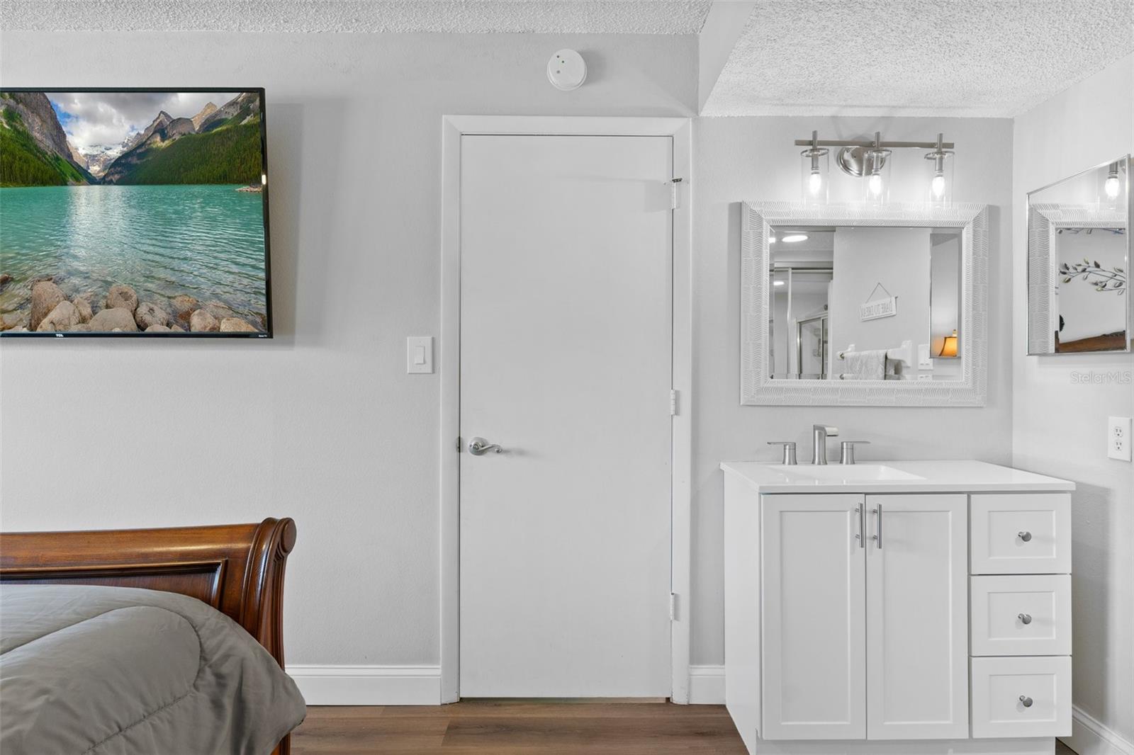 Image 20 of 37 For 19505 Quesada Avenue Vv201