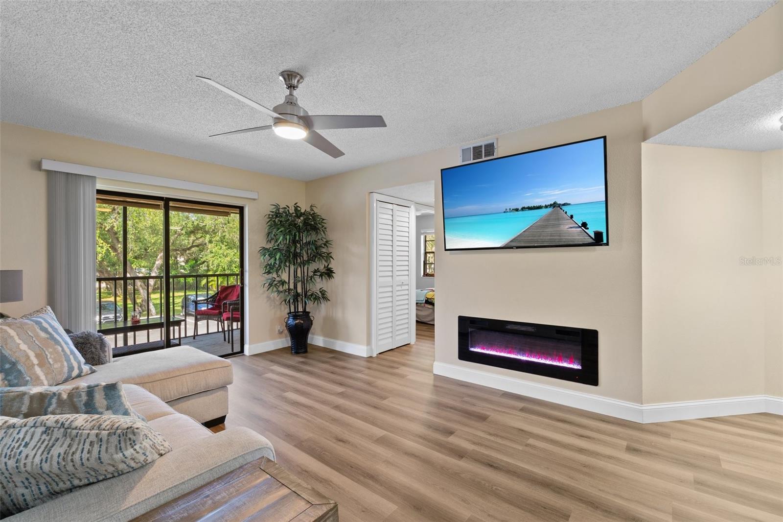 Image 5 of 37 For 19505 Quesada Avenue Vv201