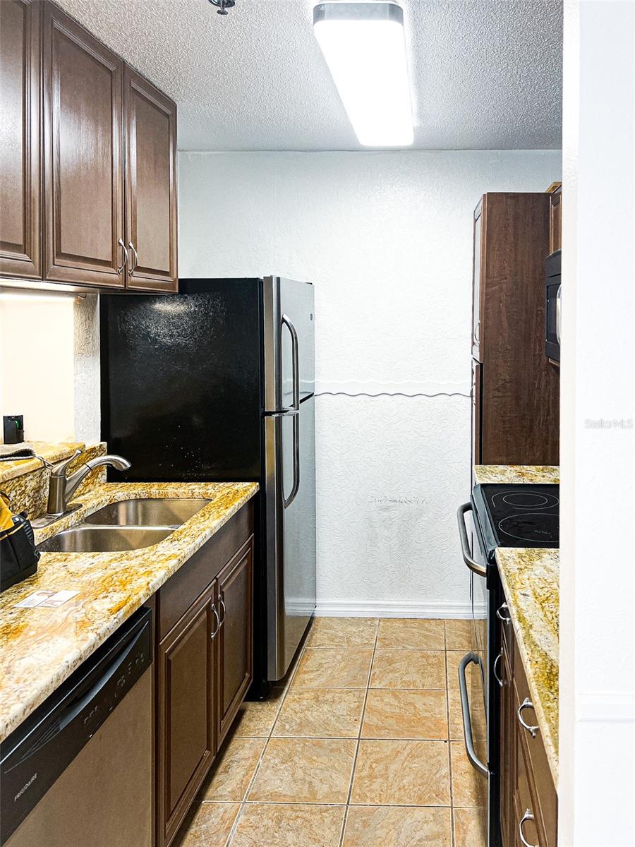 Image 7 of 20 For 11901 4th Street N 8102