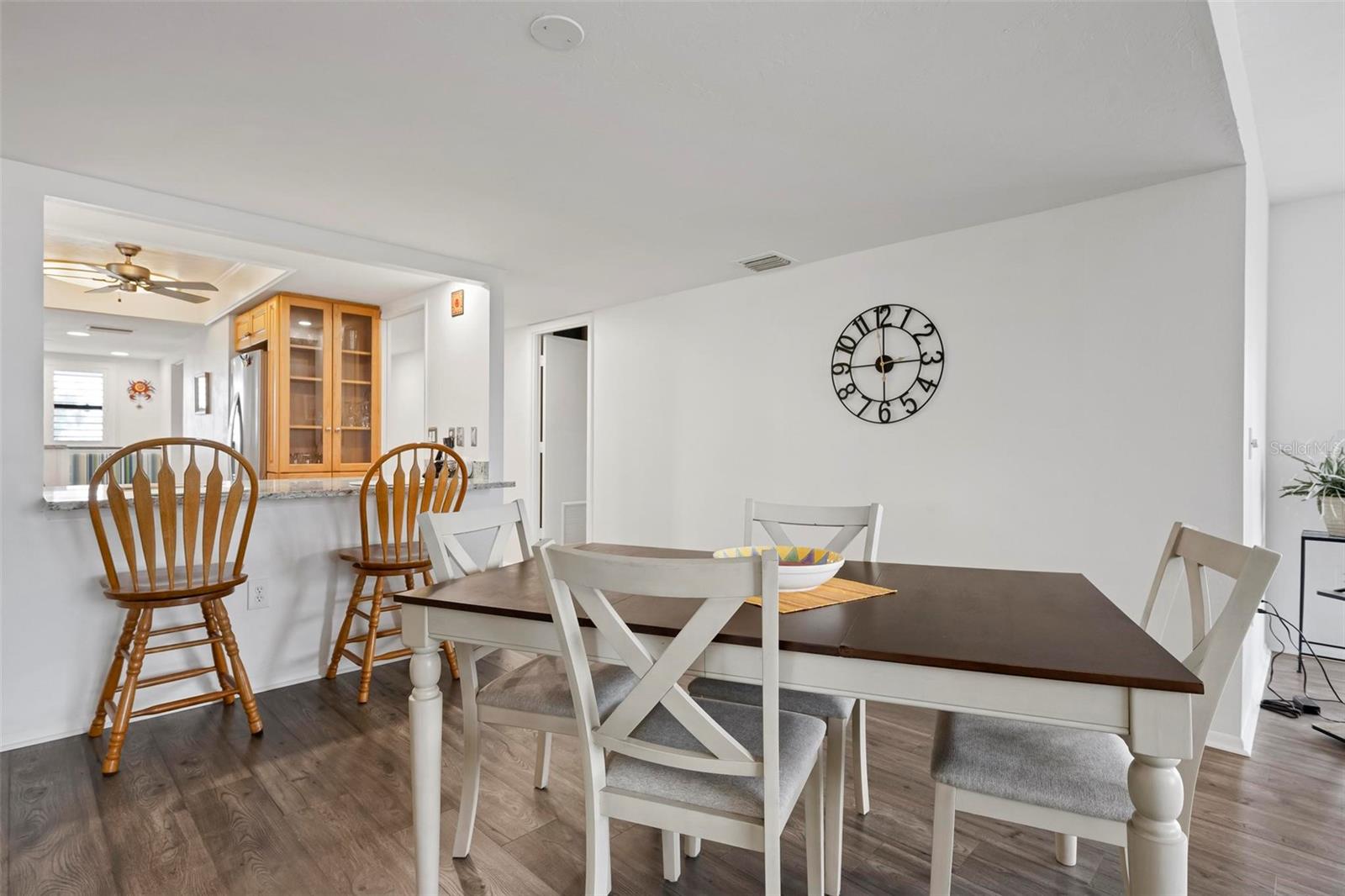 Image 10 of 55 For 8767 Midnight Pass Road 505f