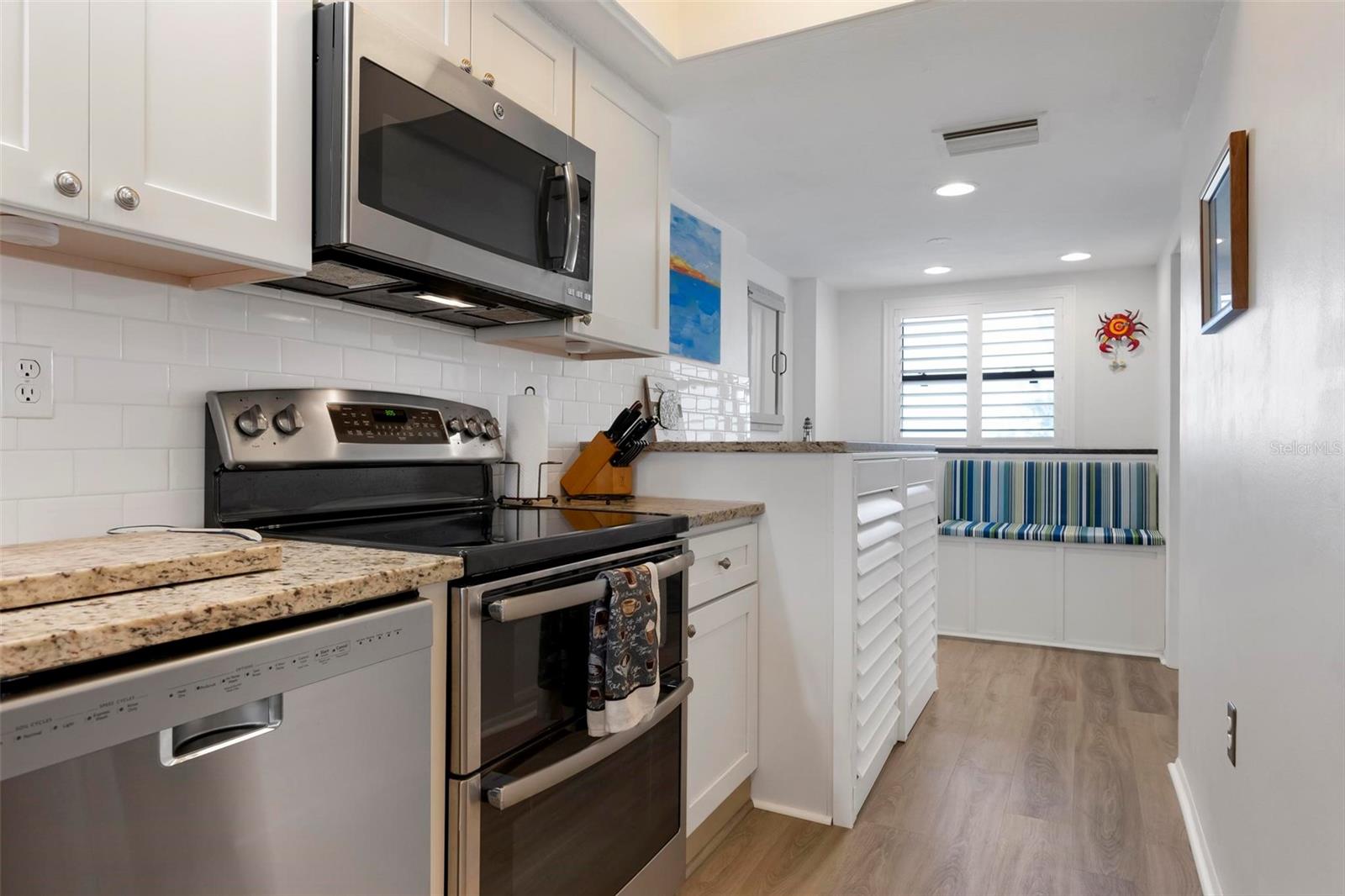 Image 16 of 55 For 8767 Midnight Pass Road 505f