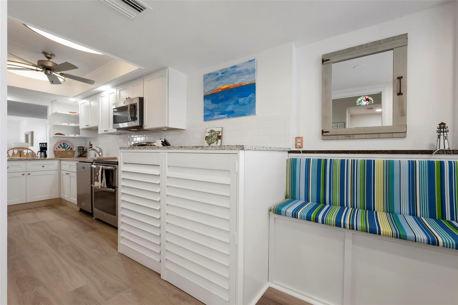 Image 18 of 55 For 8767 Midnight Pass Road 505f