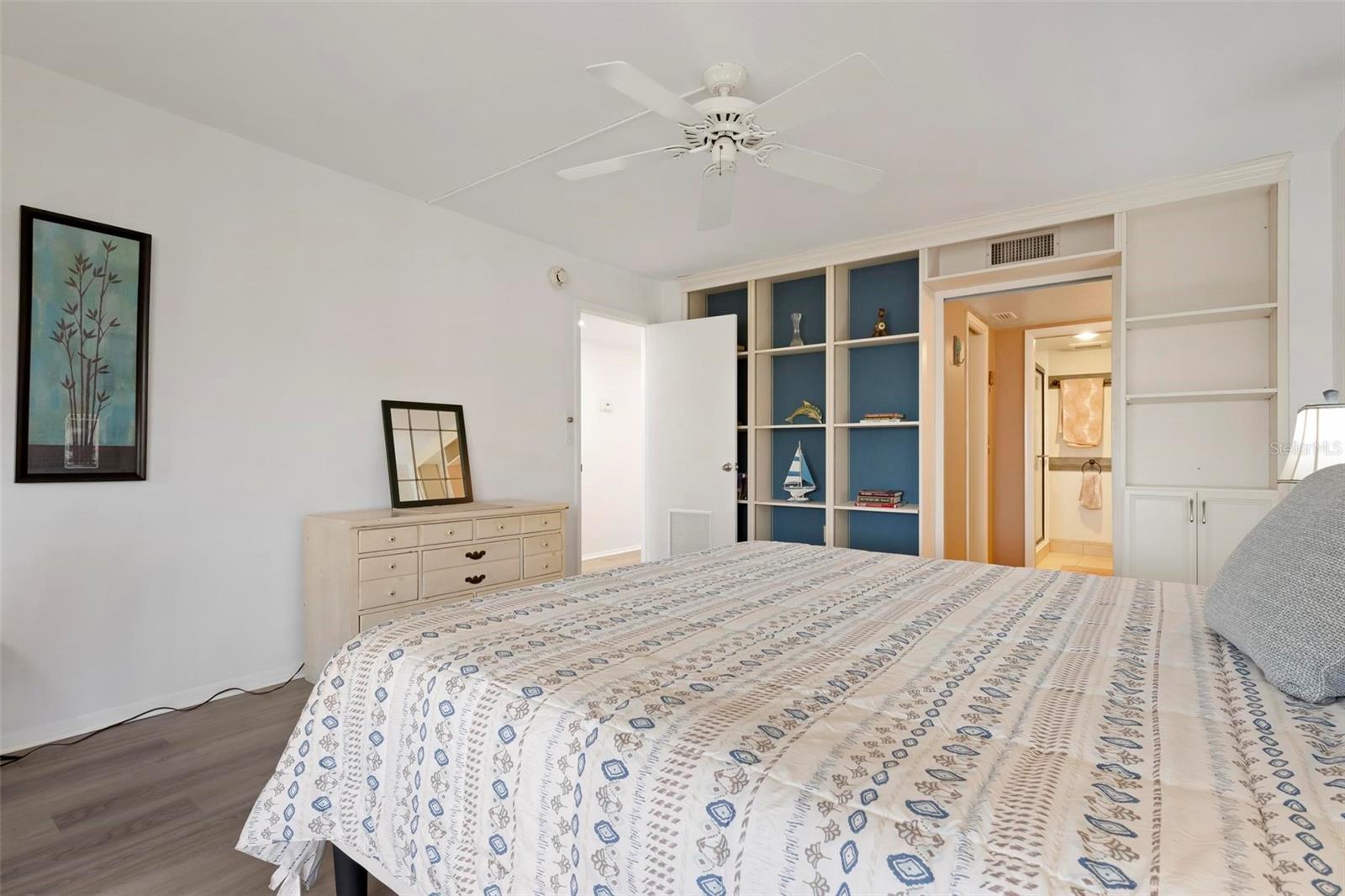 Image 21 of 55 For 8767 Midnight Pass Road 505f